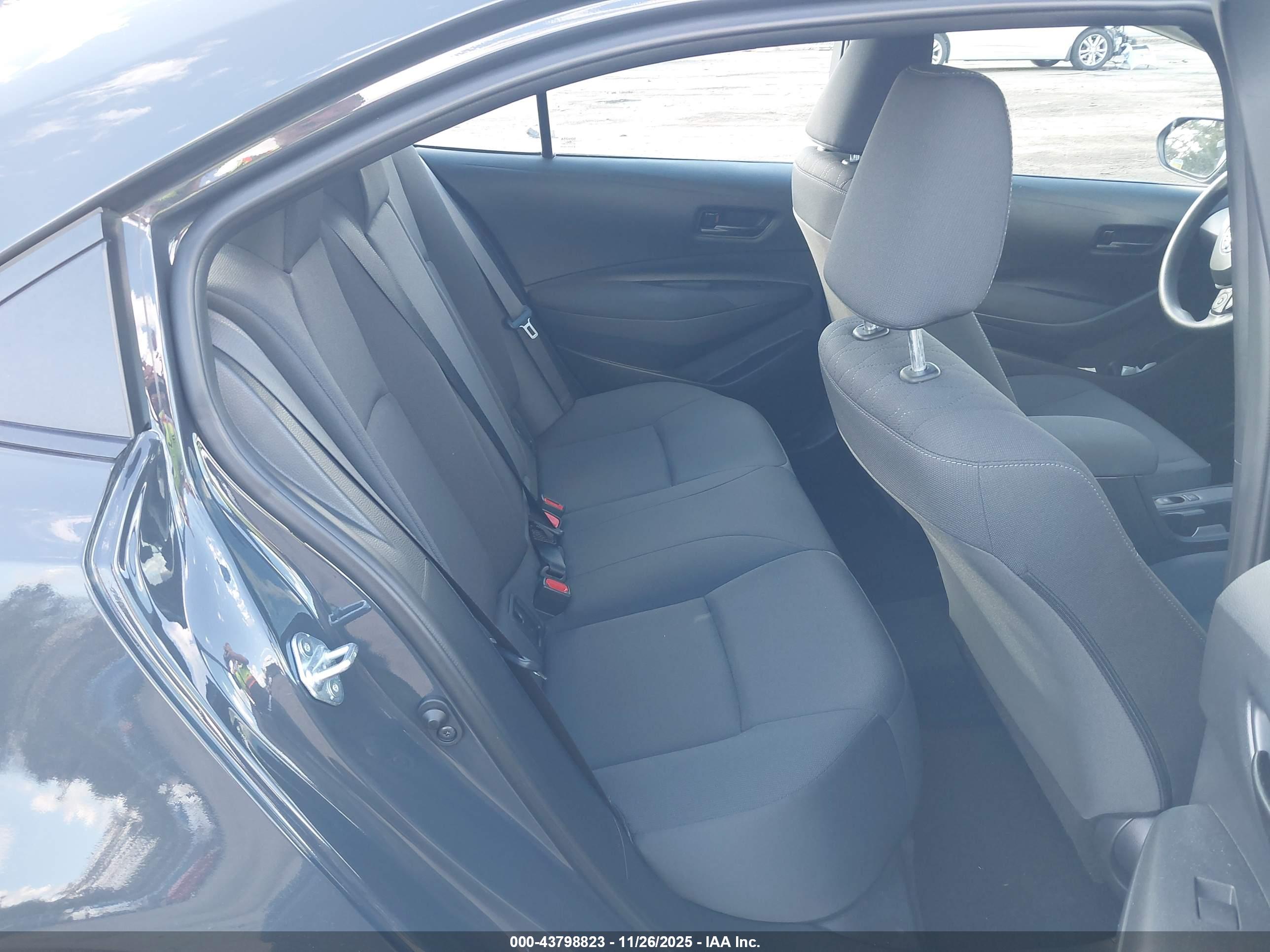 TOYOTA COROLLA image 8