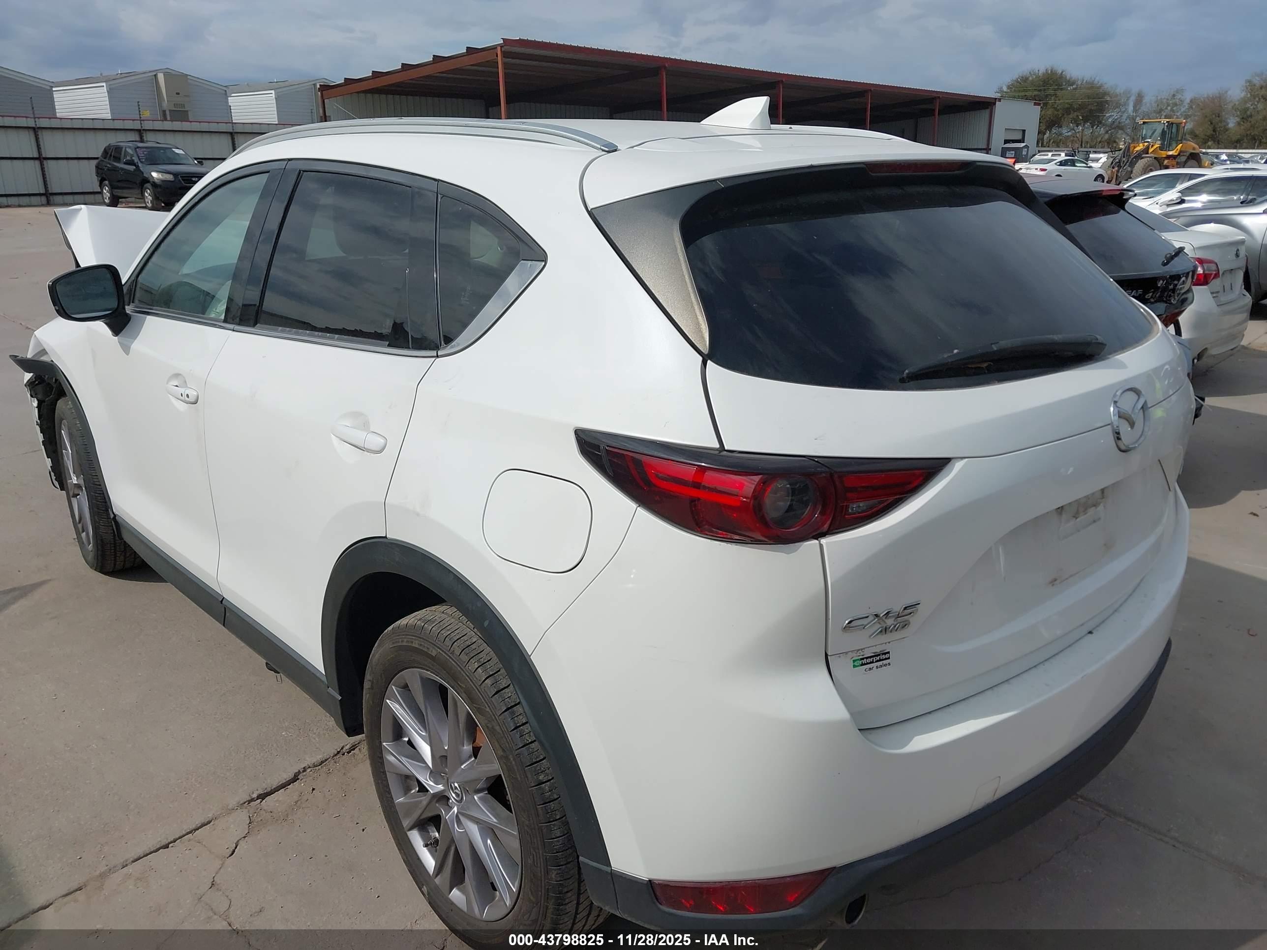 MAZDA CX-5 image 3