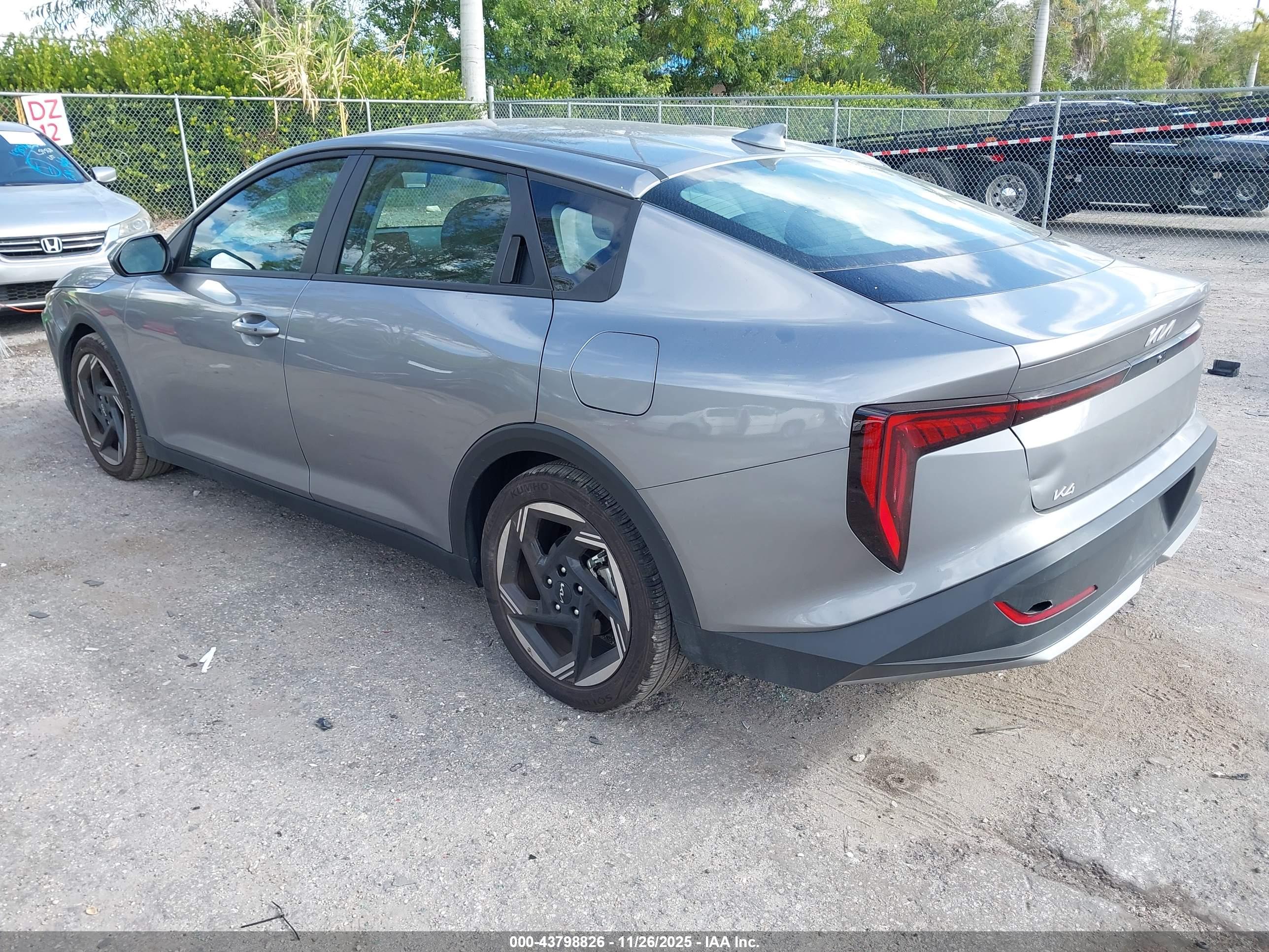 KIA K4 image 3