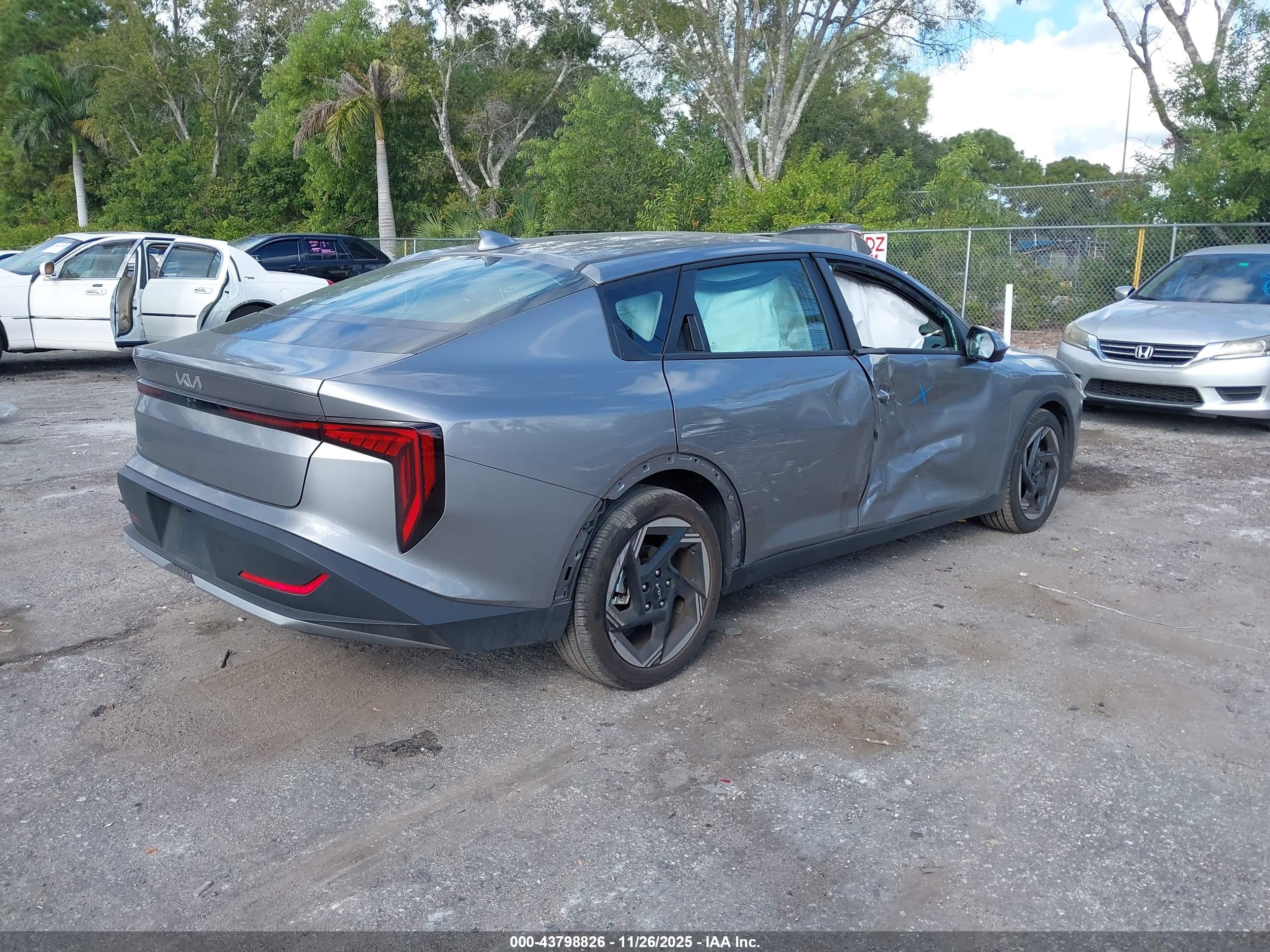 KIA K4 image 4