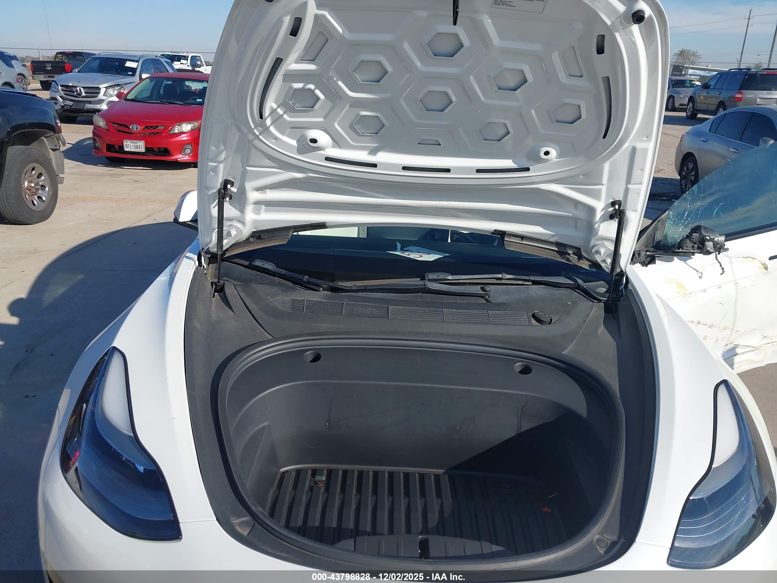 TESLA MODEL image 10