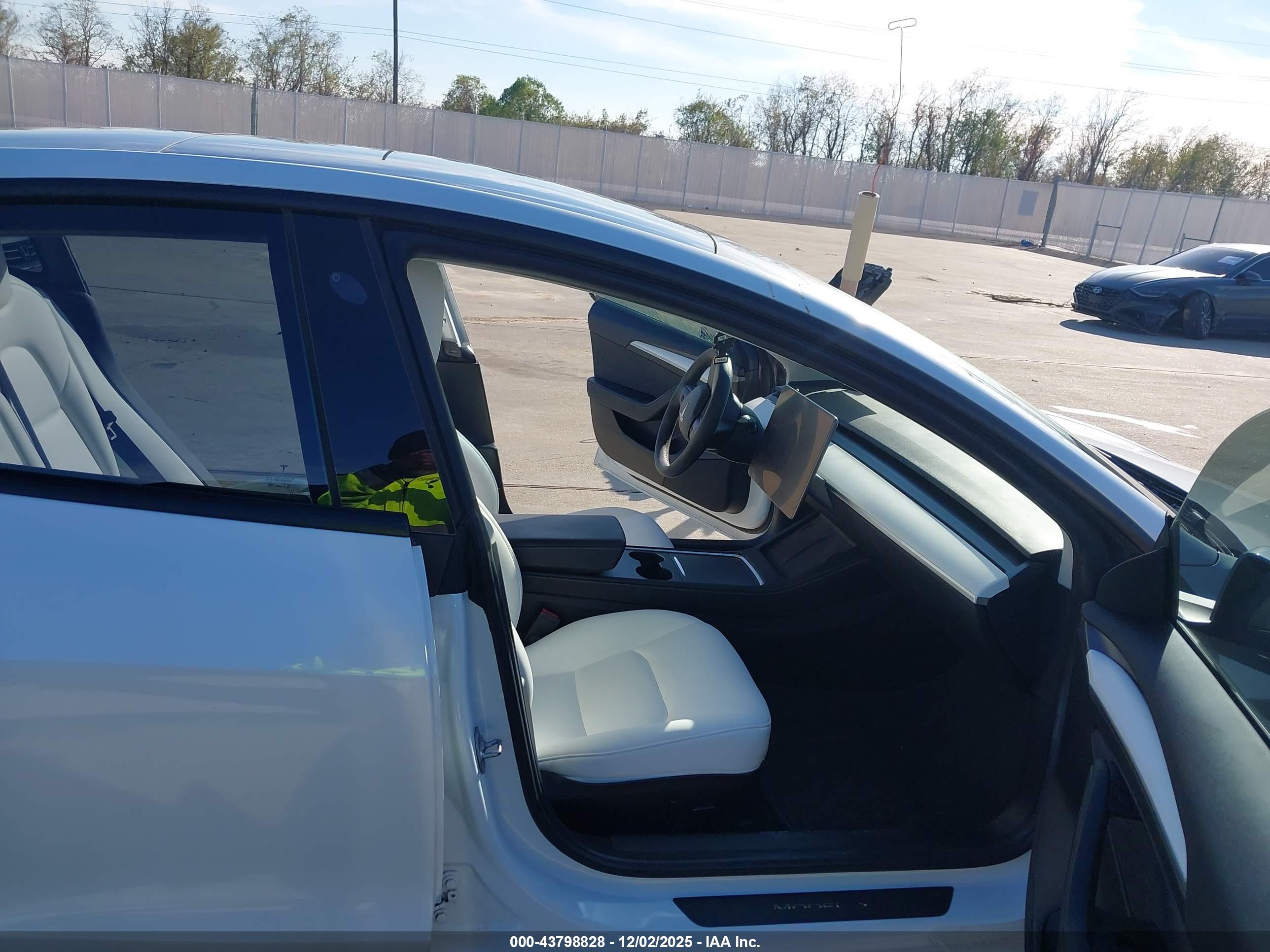 TESLA MODEL image 5