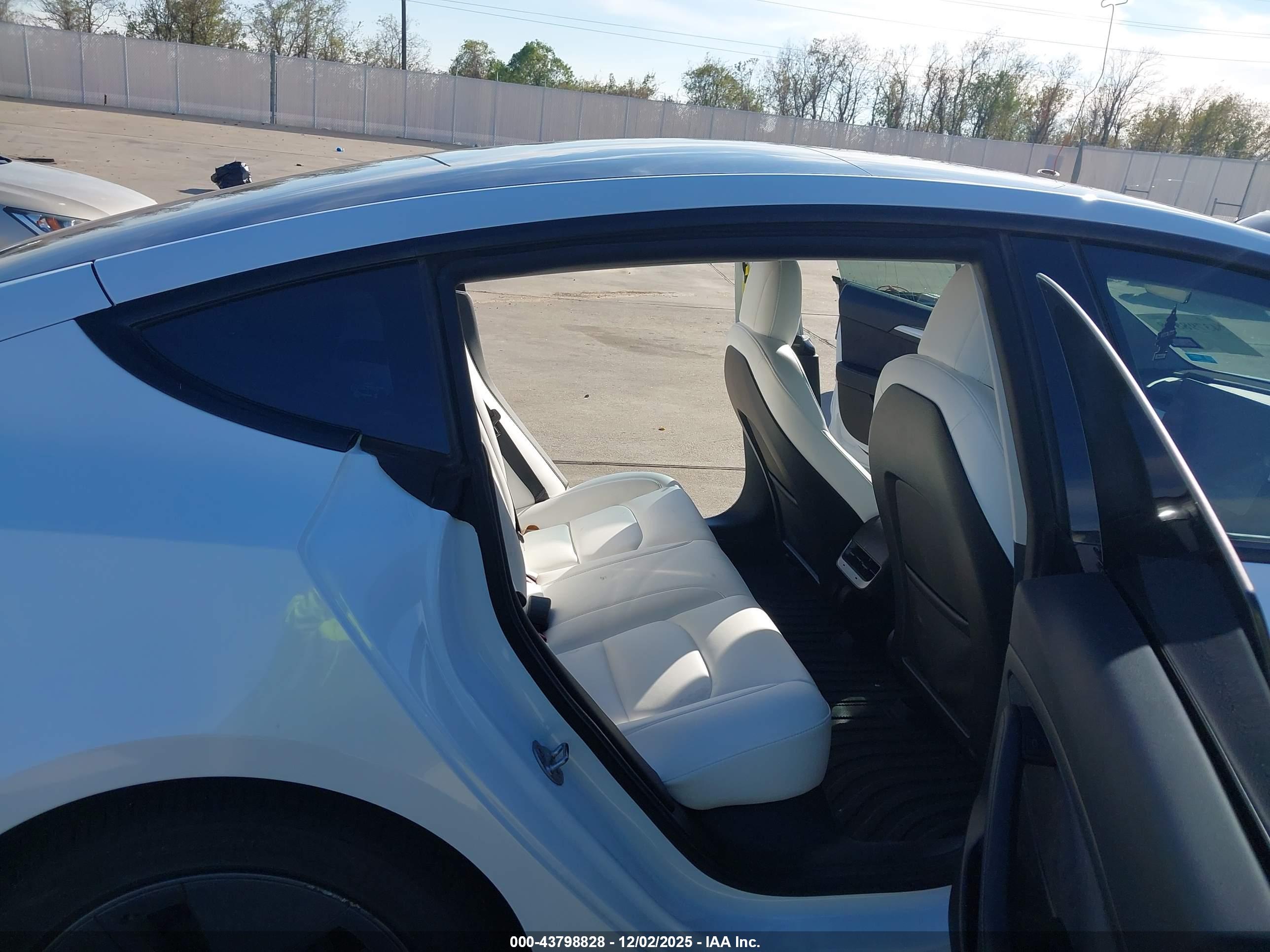 TESLA MODEL image 8