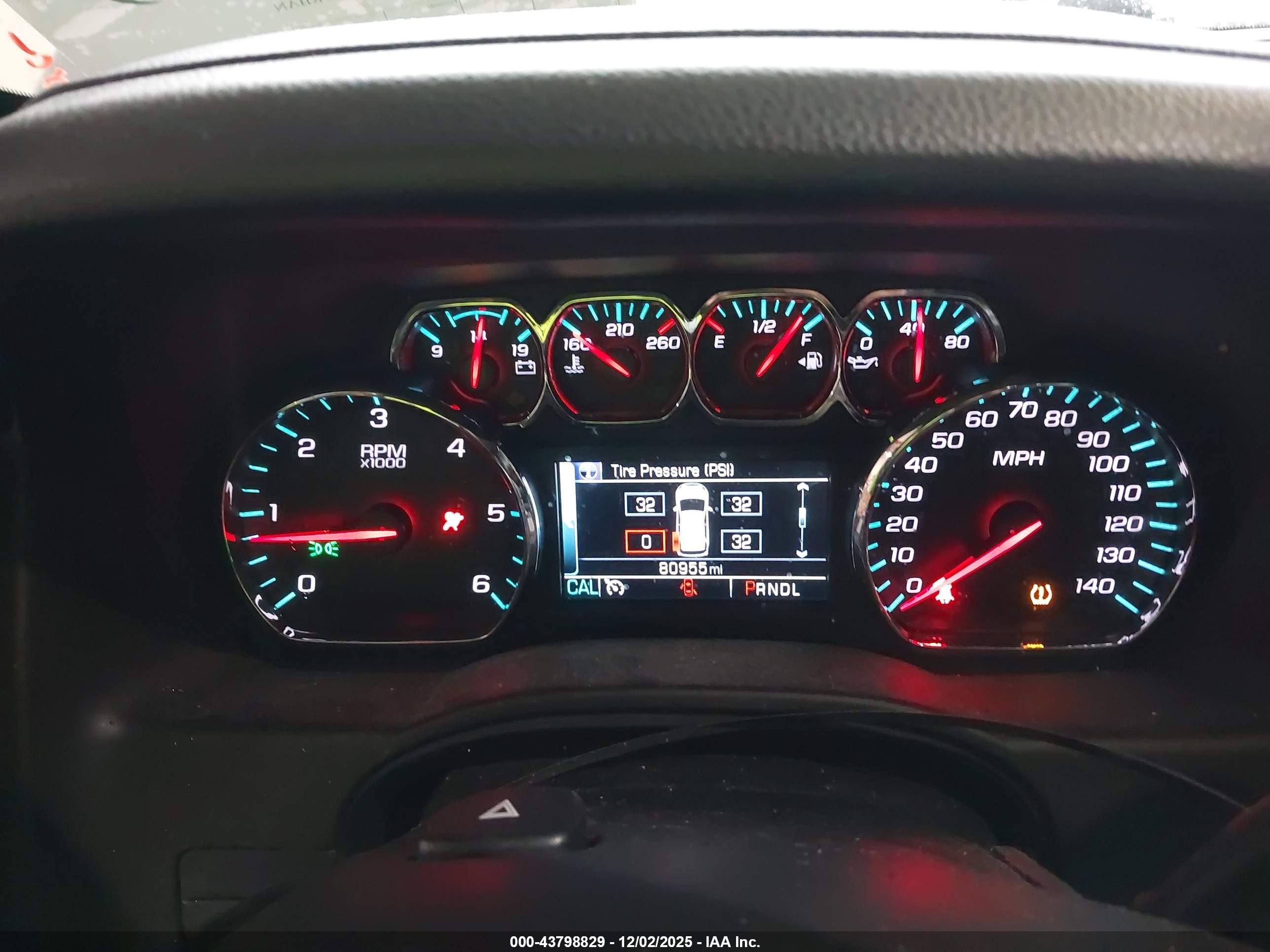 CHEVROLET SUBURBAN image 7