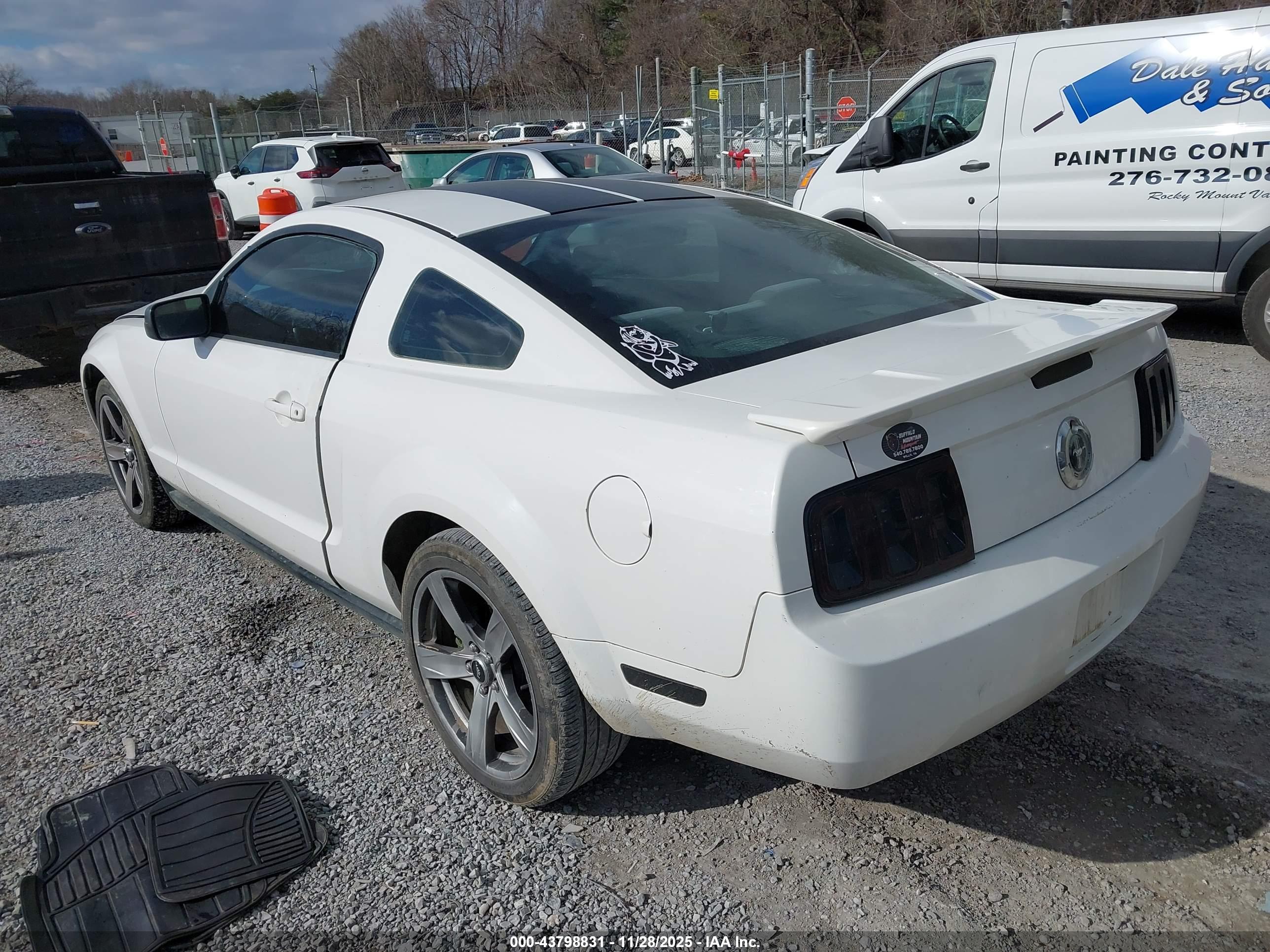 FORD MUSTANG image 3
