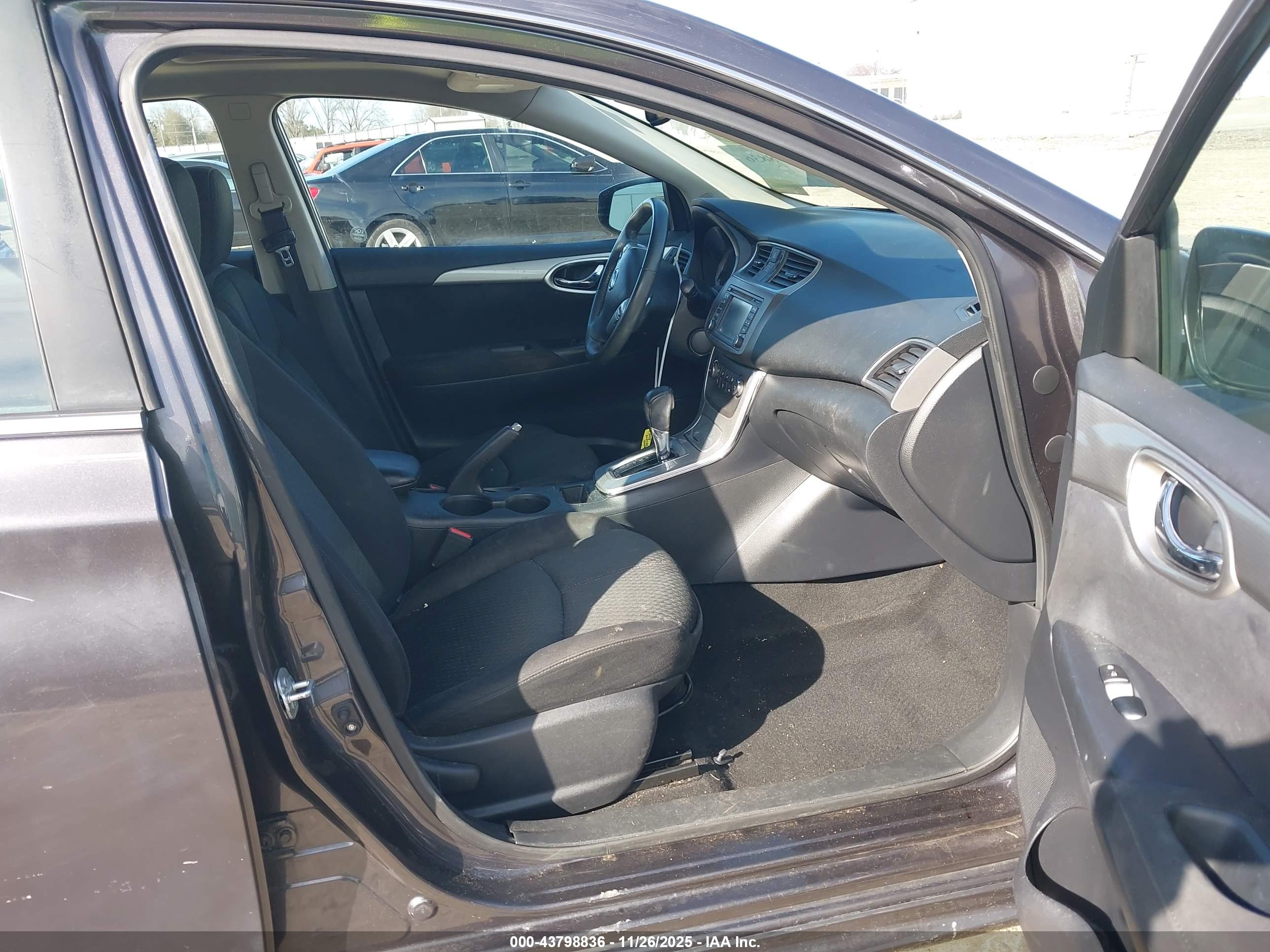 NISSAN SENTRA image 5
