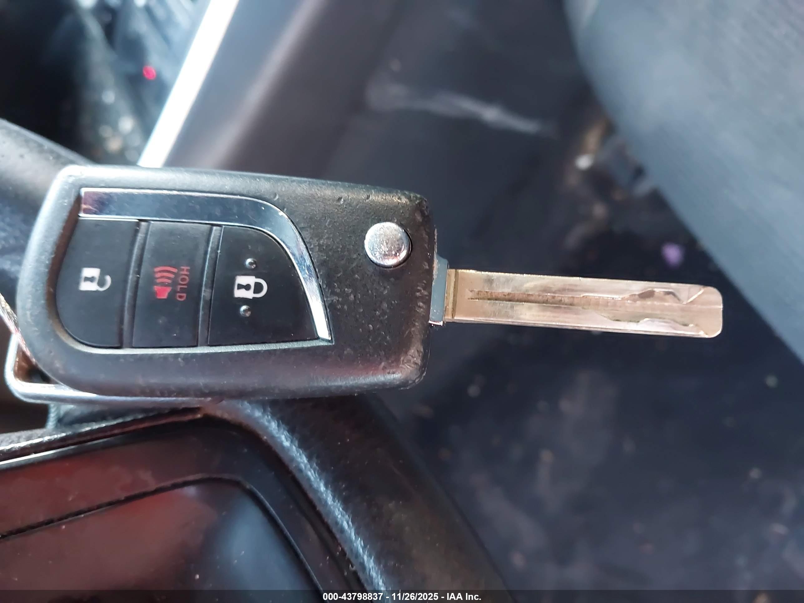TOYOTA RAV4 image 11