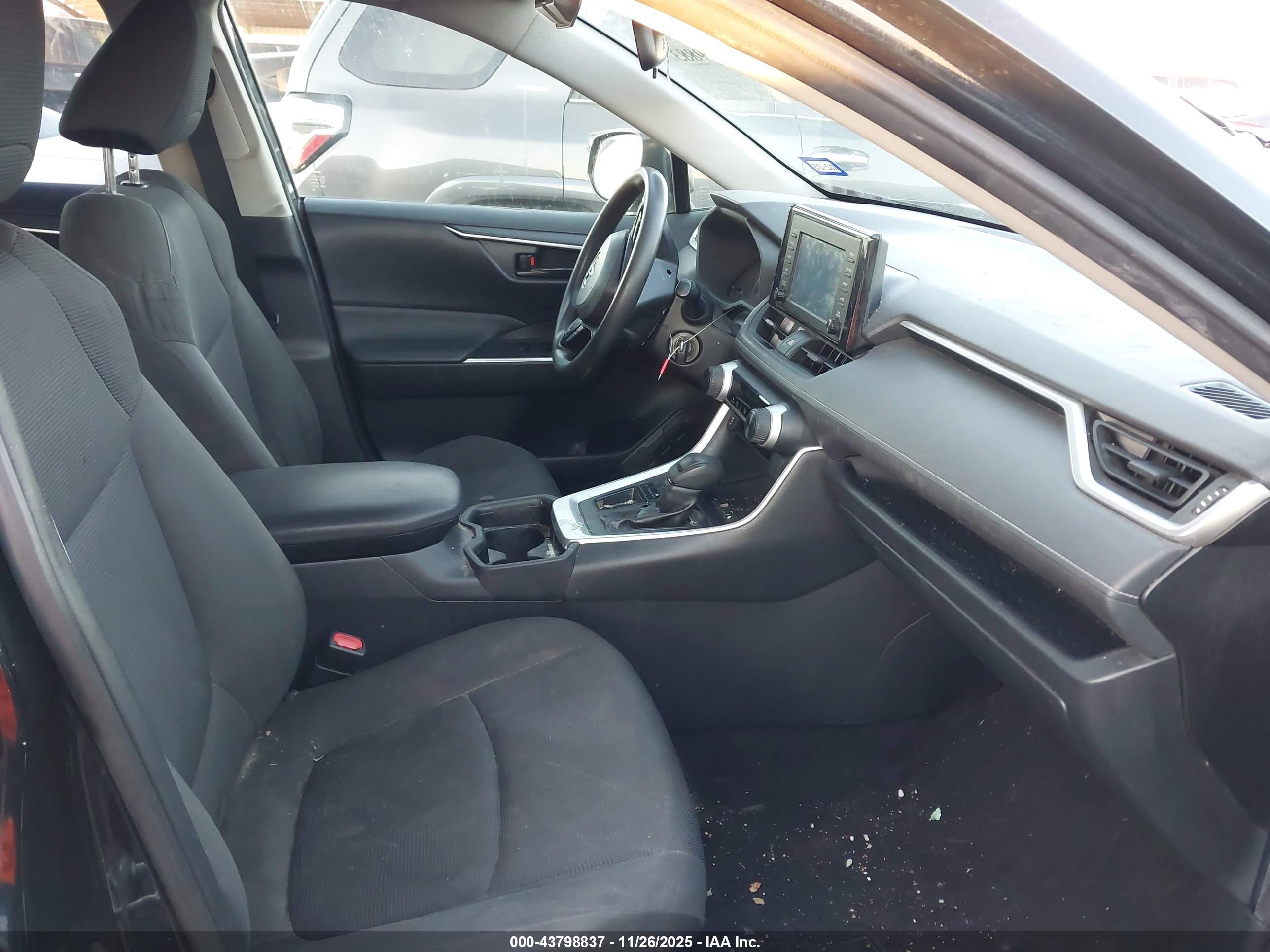 TOYOTA RAV4 image 5