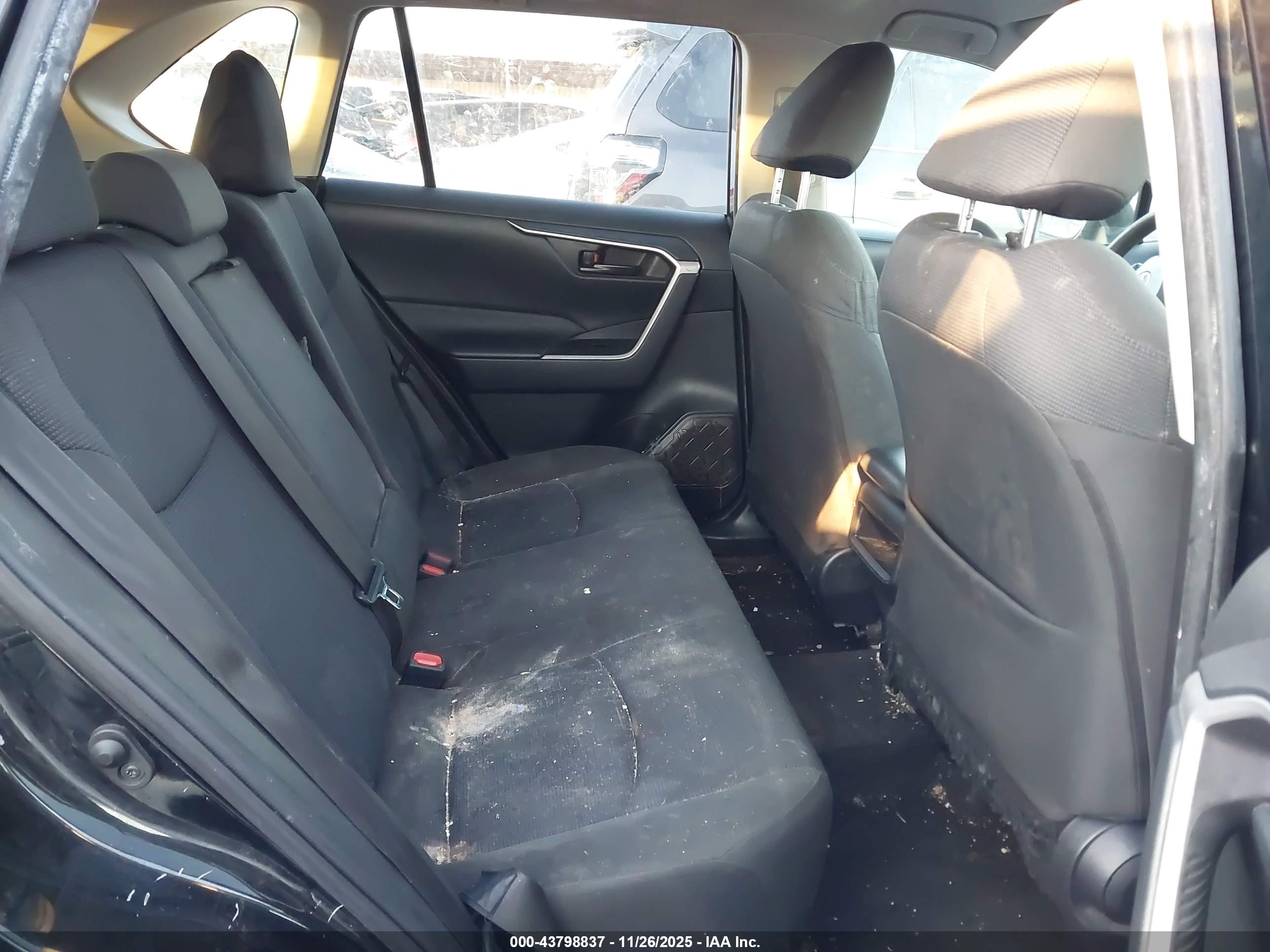 TOYOTA RAV4 image 8