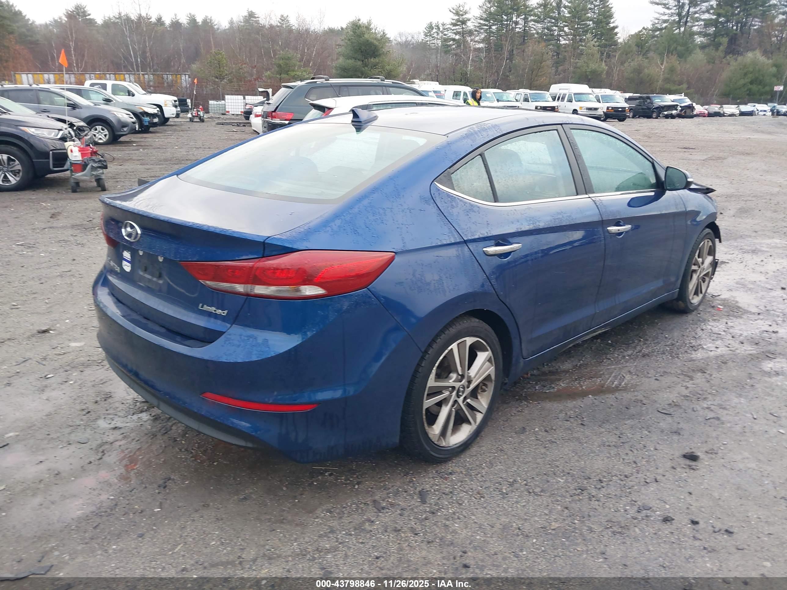 HYUNDAI ELANTRA image 4