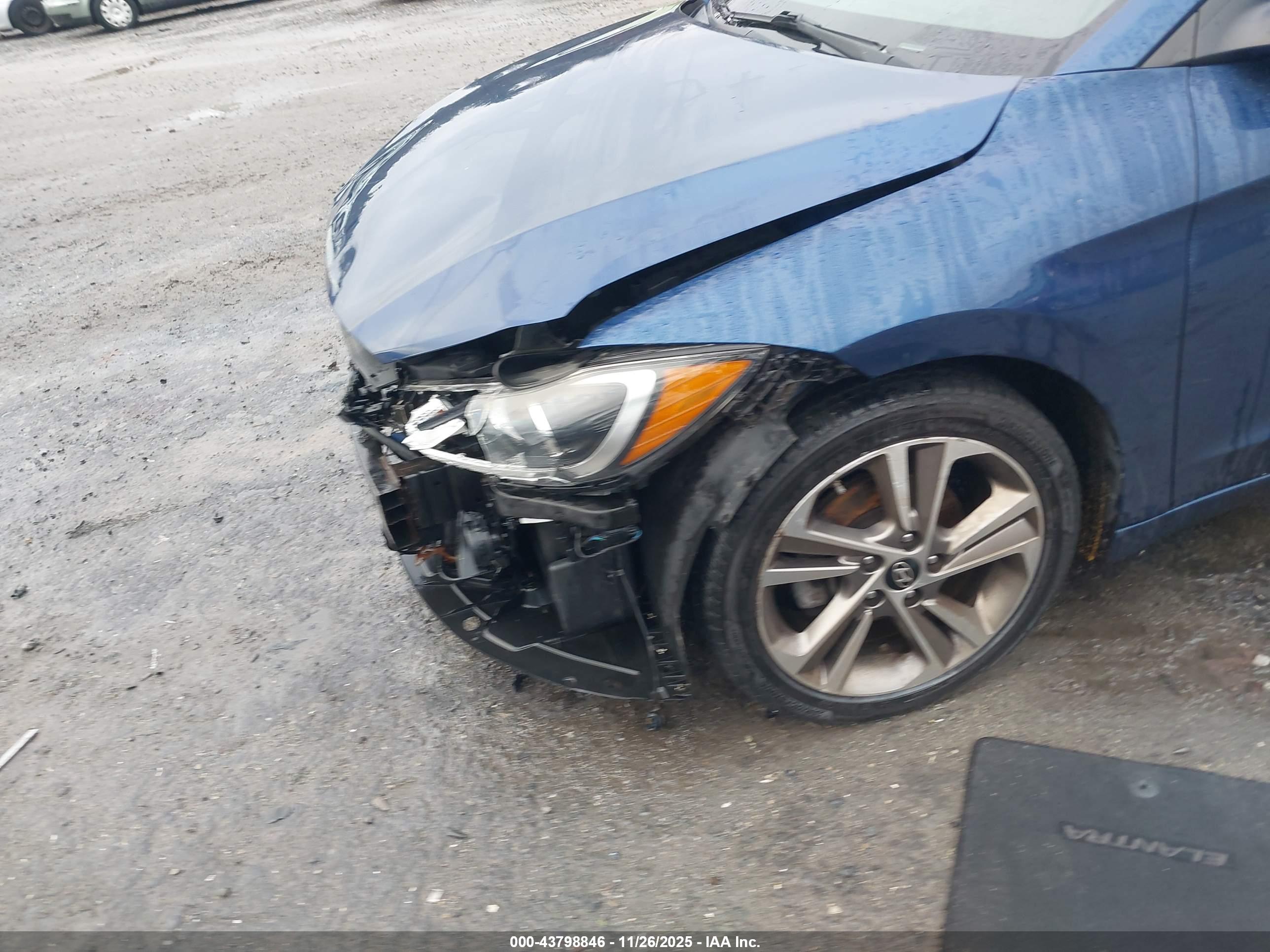 HYUNDAI ELANTRA image 6
