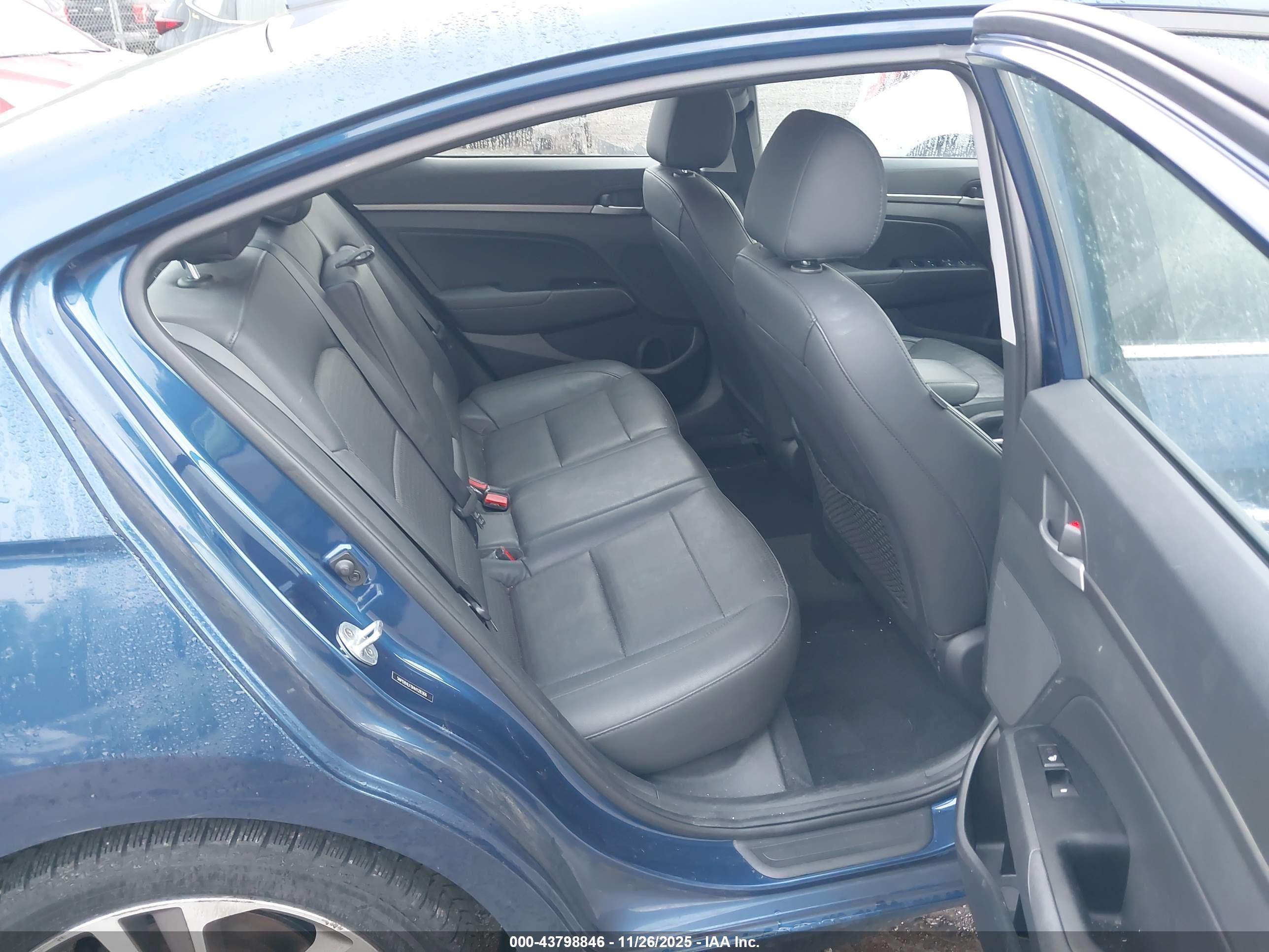 HYUNDAI ELANTRA image 8