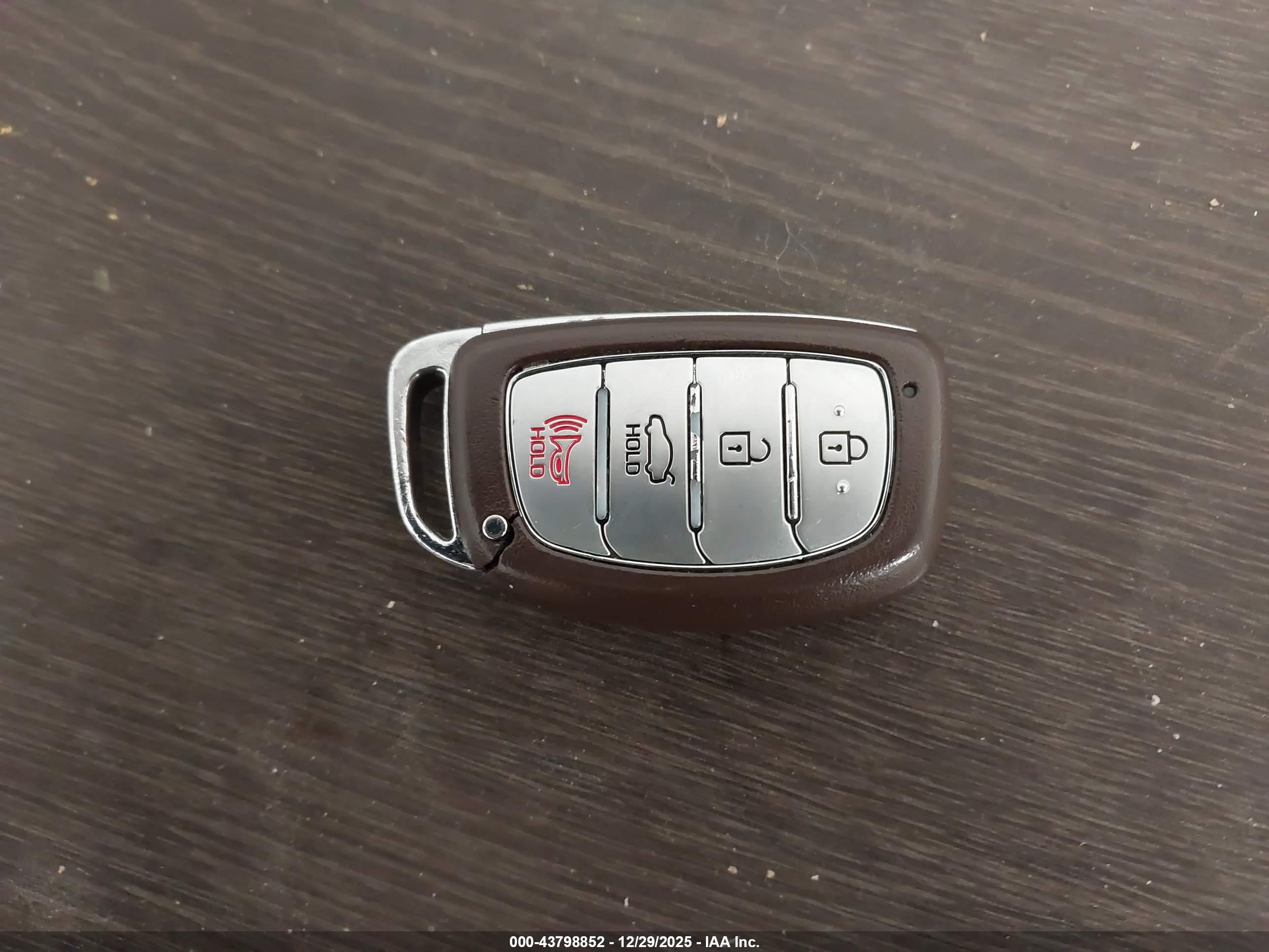 HYUNDAI ELANTRA image 11