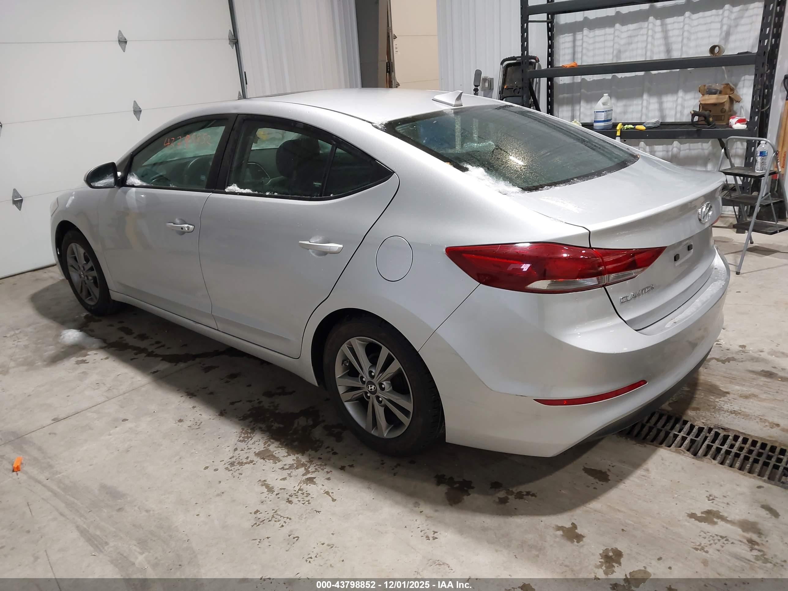 HYUNDAI ELANTRA image 3