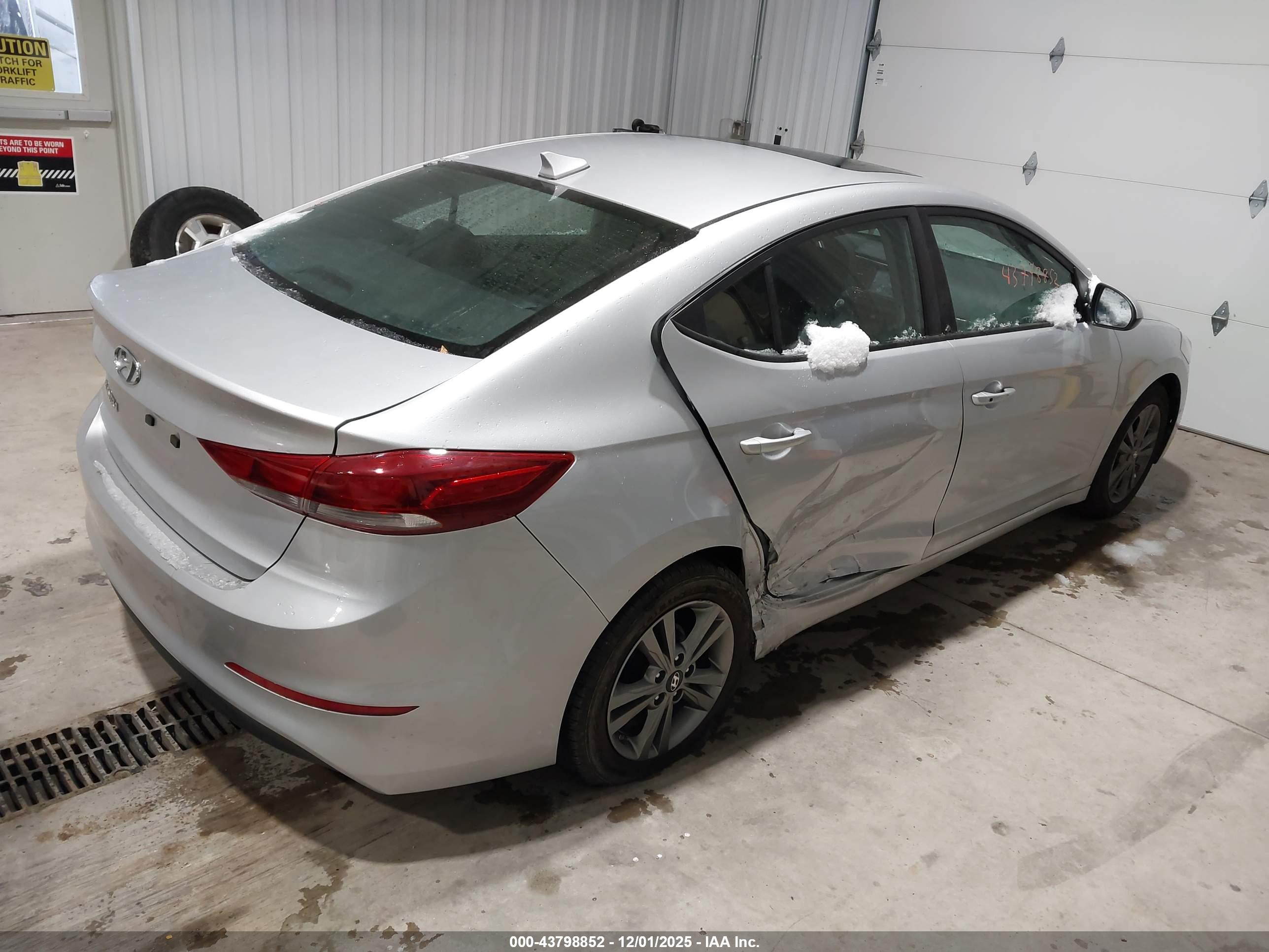 HYUNDAI ELANTRA image 4