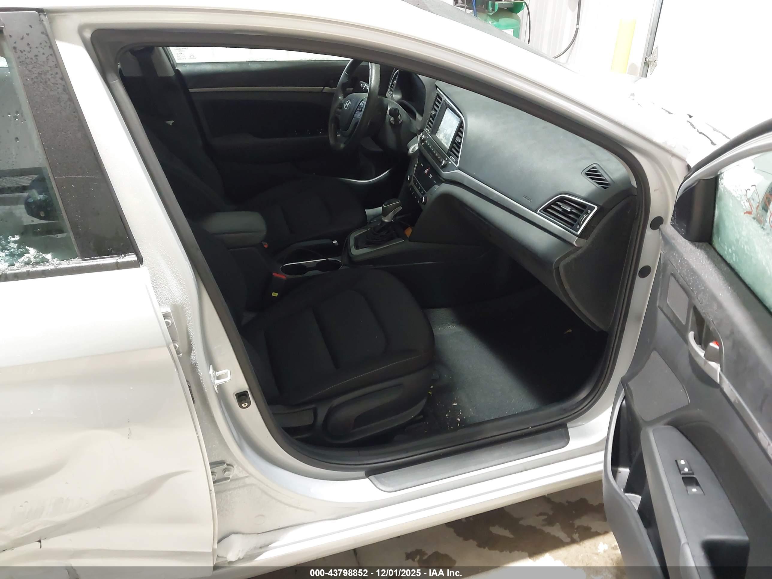 HYUNDAI ELANTRA image 5