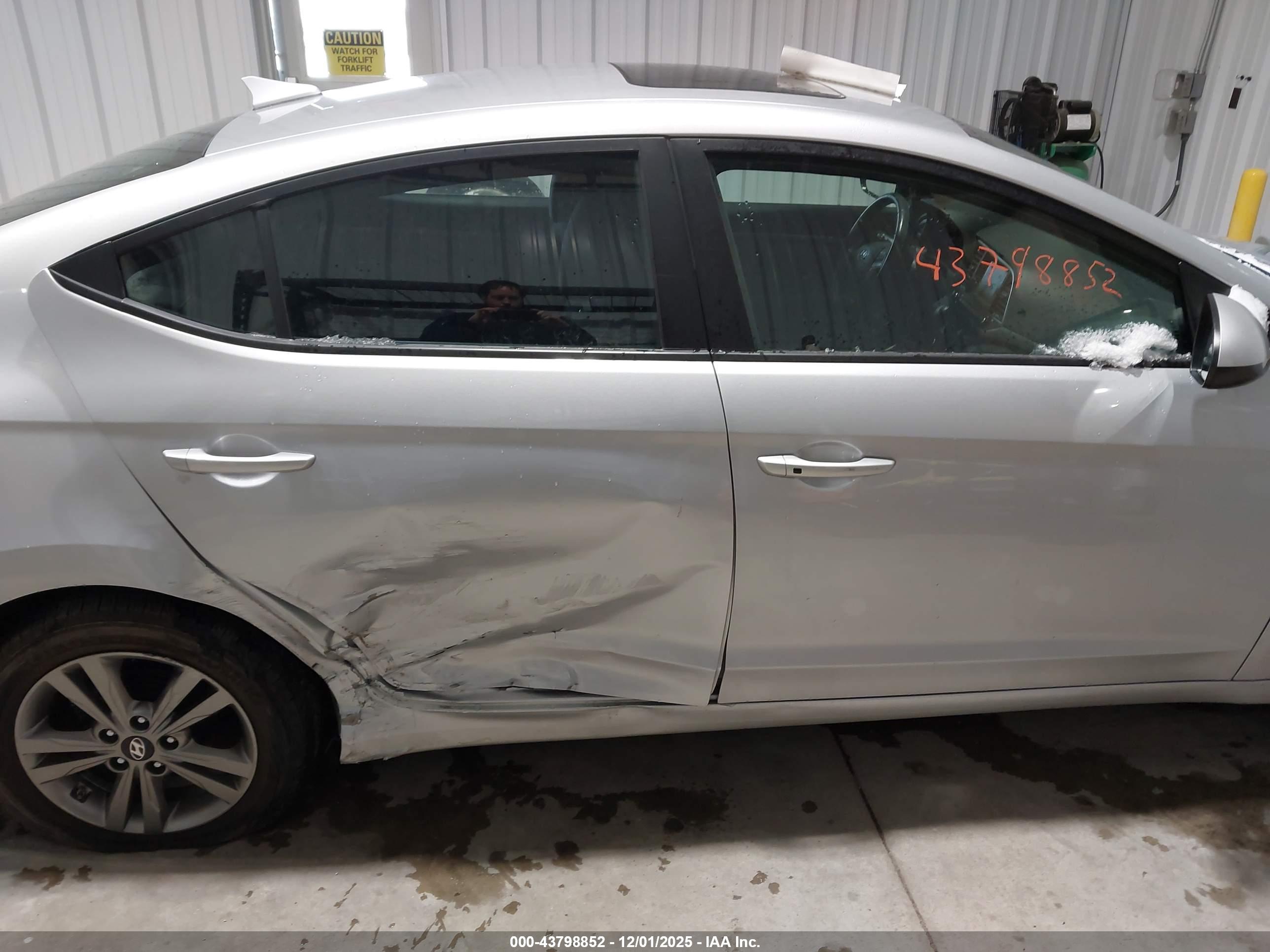 HYUNDAI ELANTRA image 6