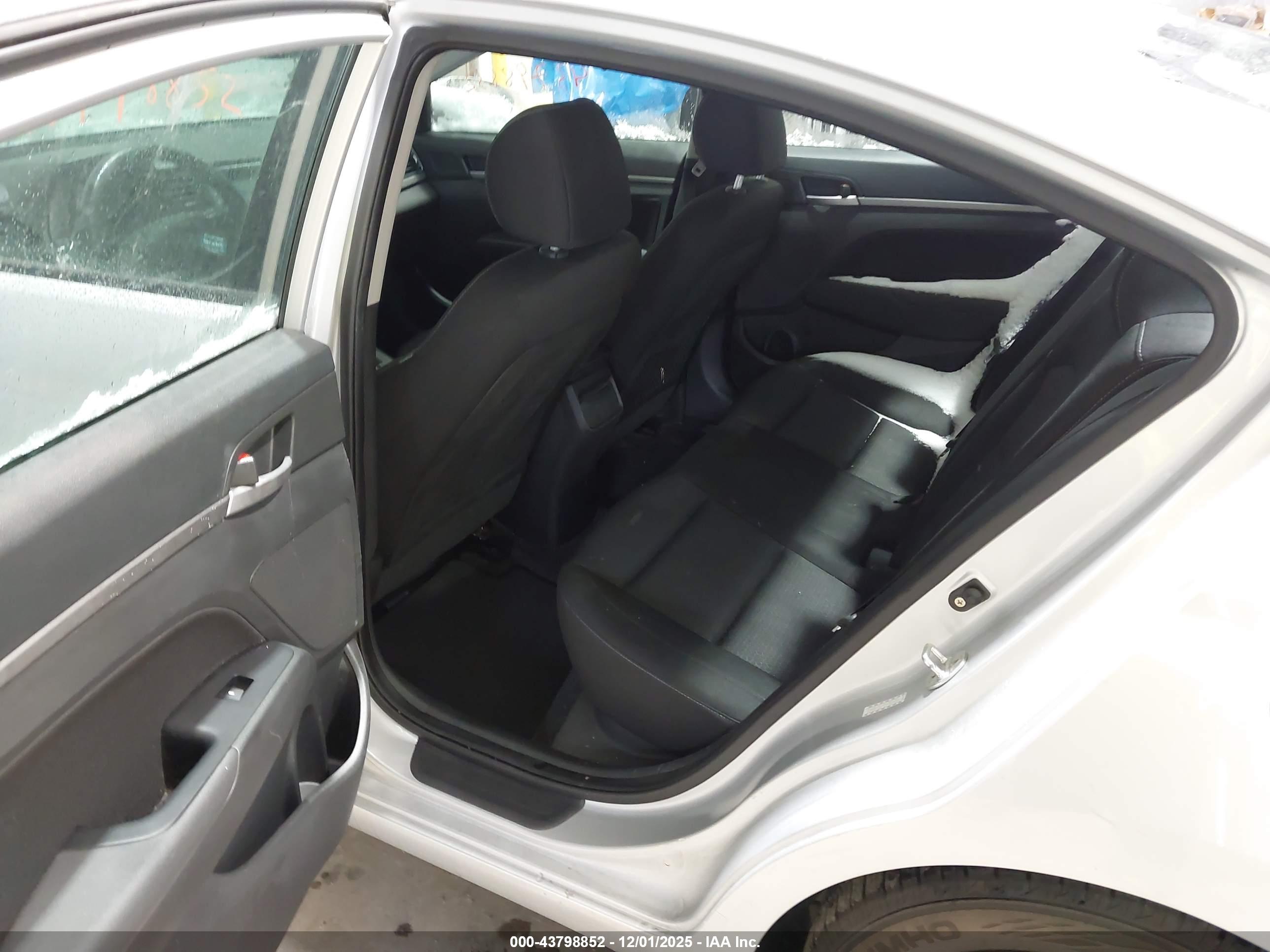 HYUNDAI ELANTRA image 8