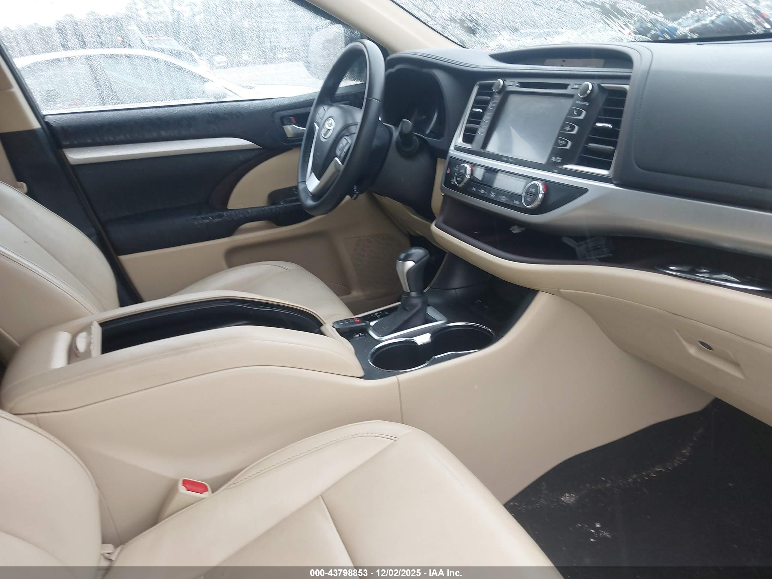 TOYOTA HIGHLANDER image 5