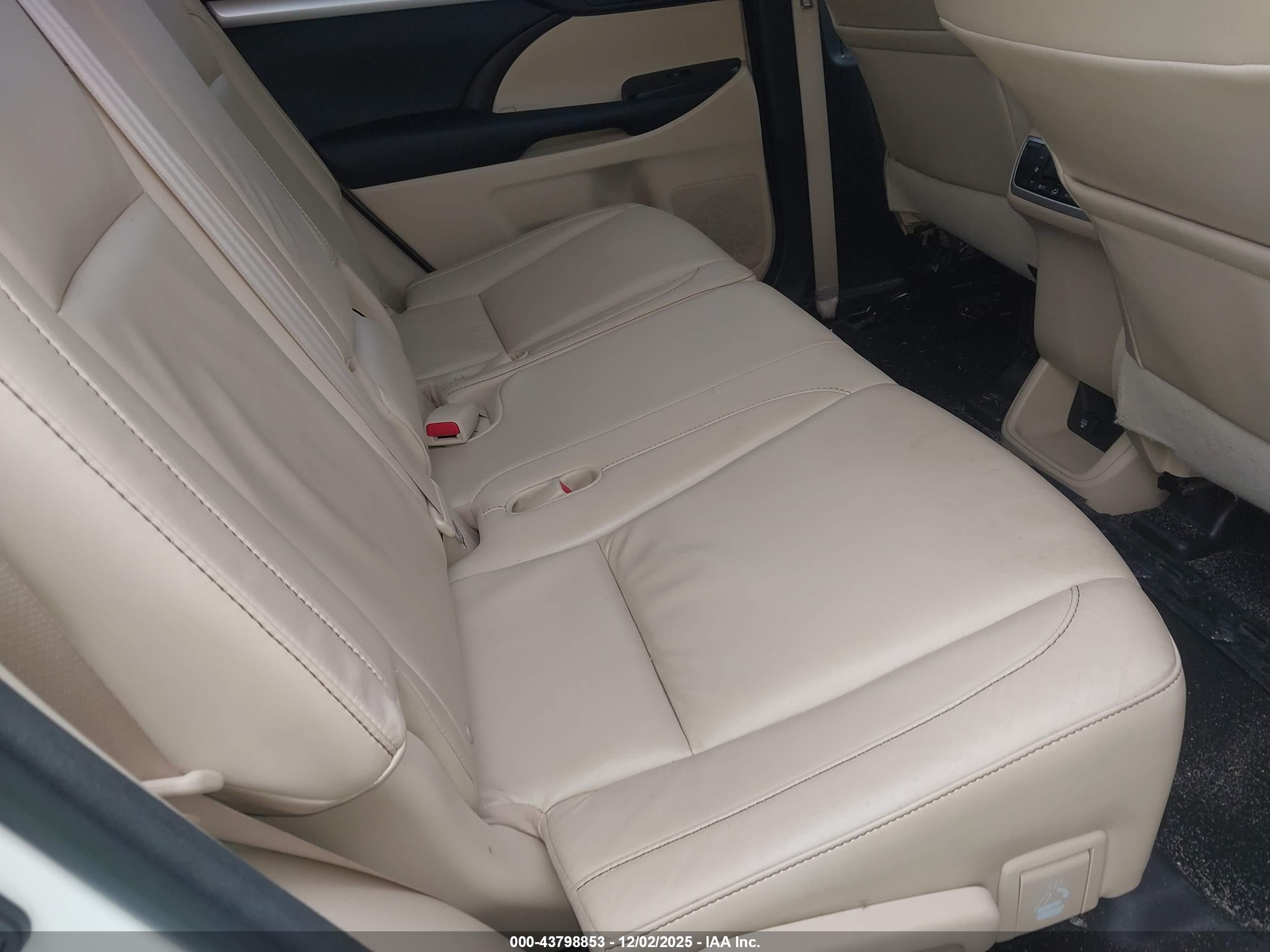 TOYOTA HIGHLANDER image 8