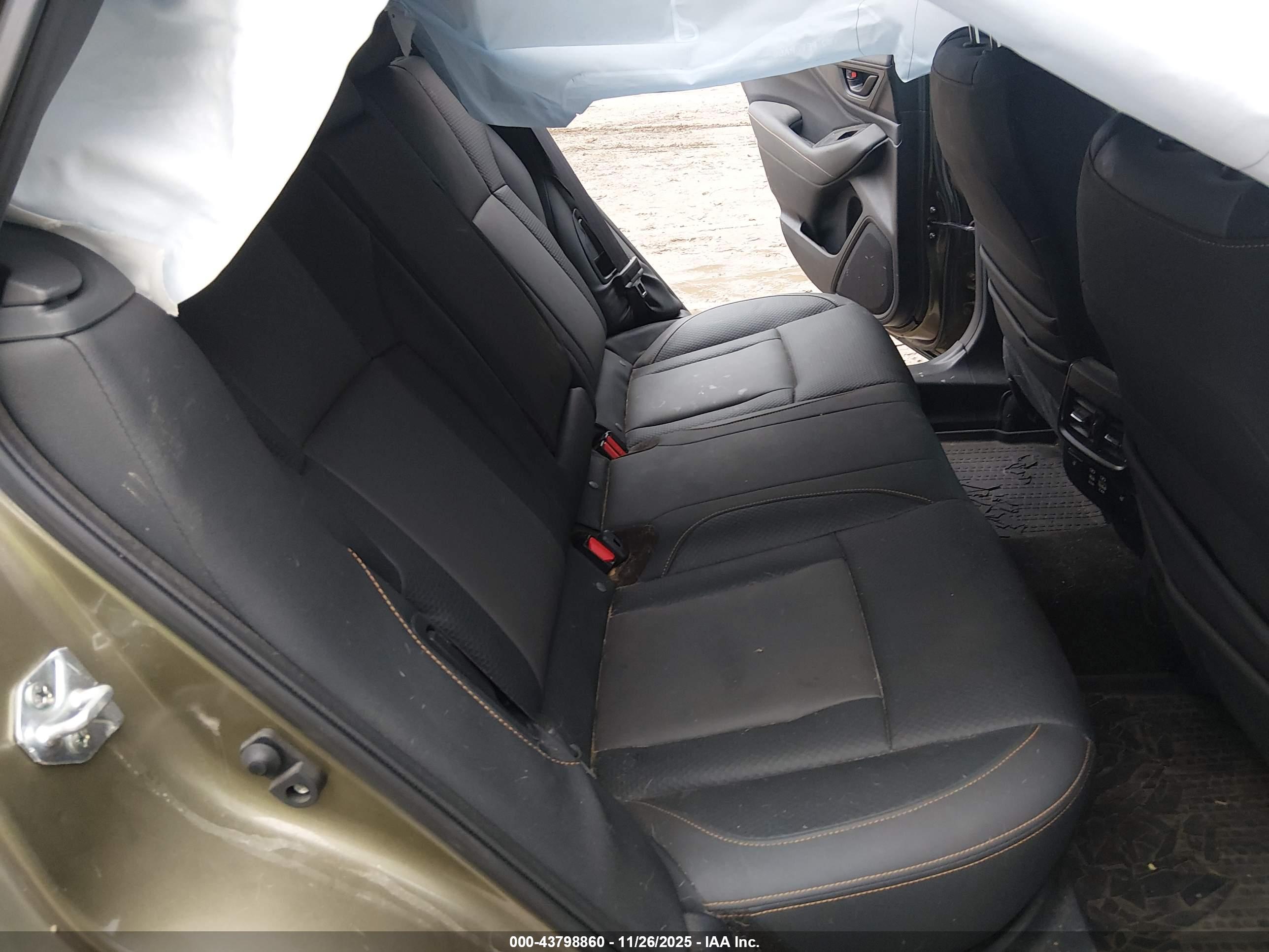 SUBARU OUTBACK image 8