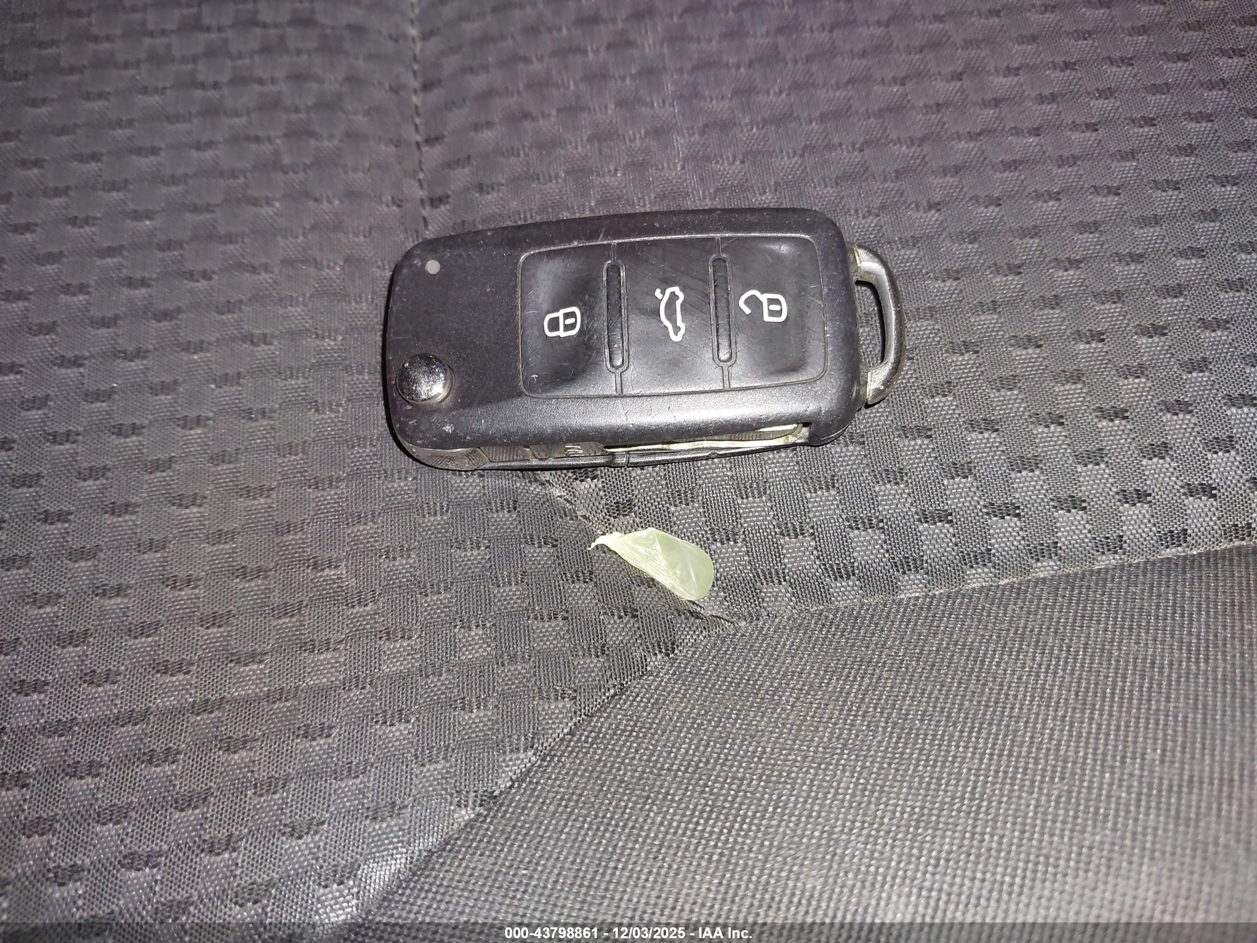 VOLKSWAGEN PASSAT image 11