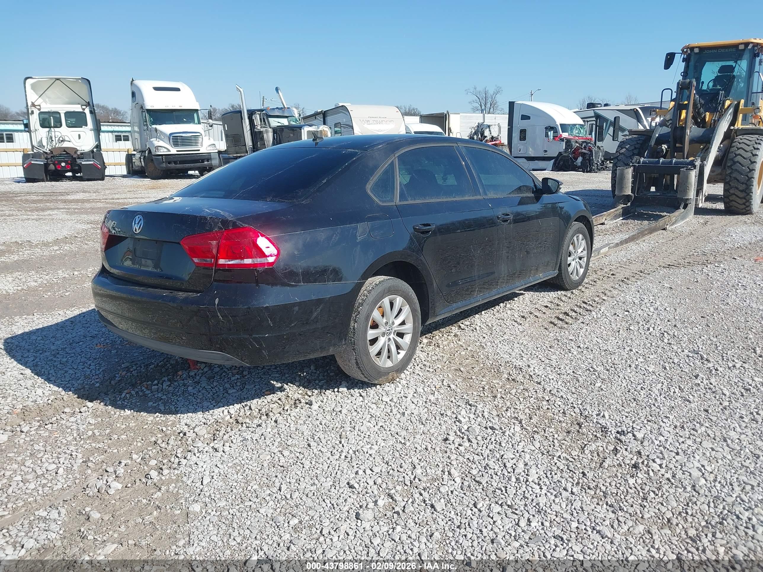 VOLKSWAGEN PASSAT image 4