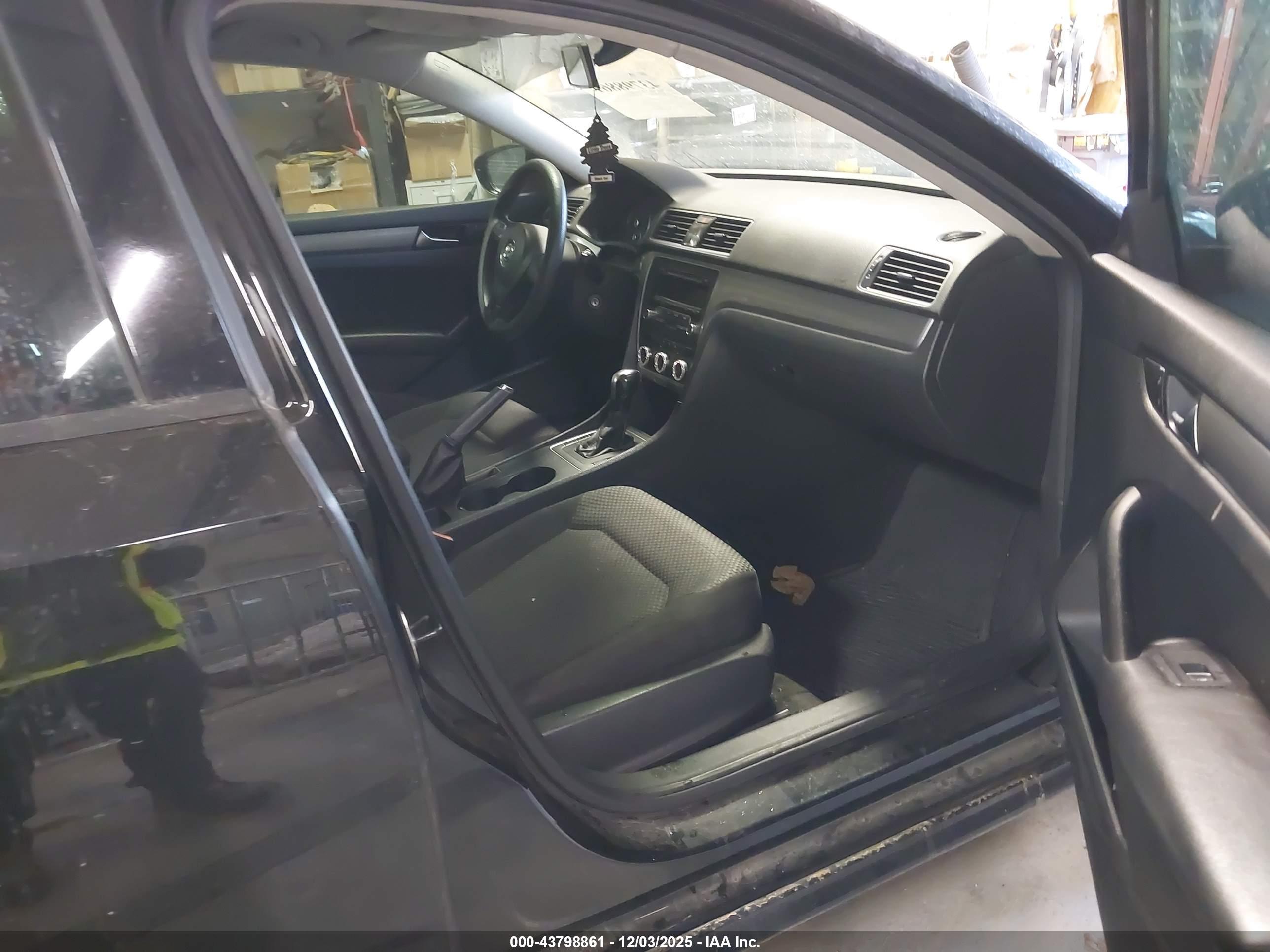 VOLKSWAGEN PASSAT image 5