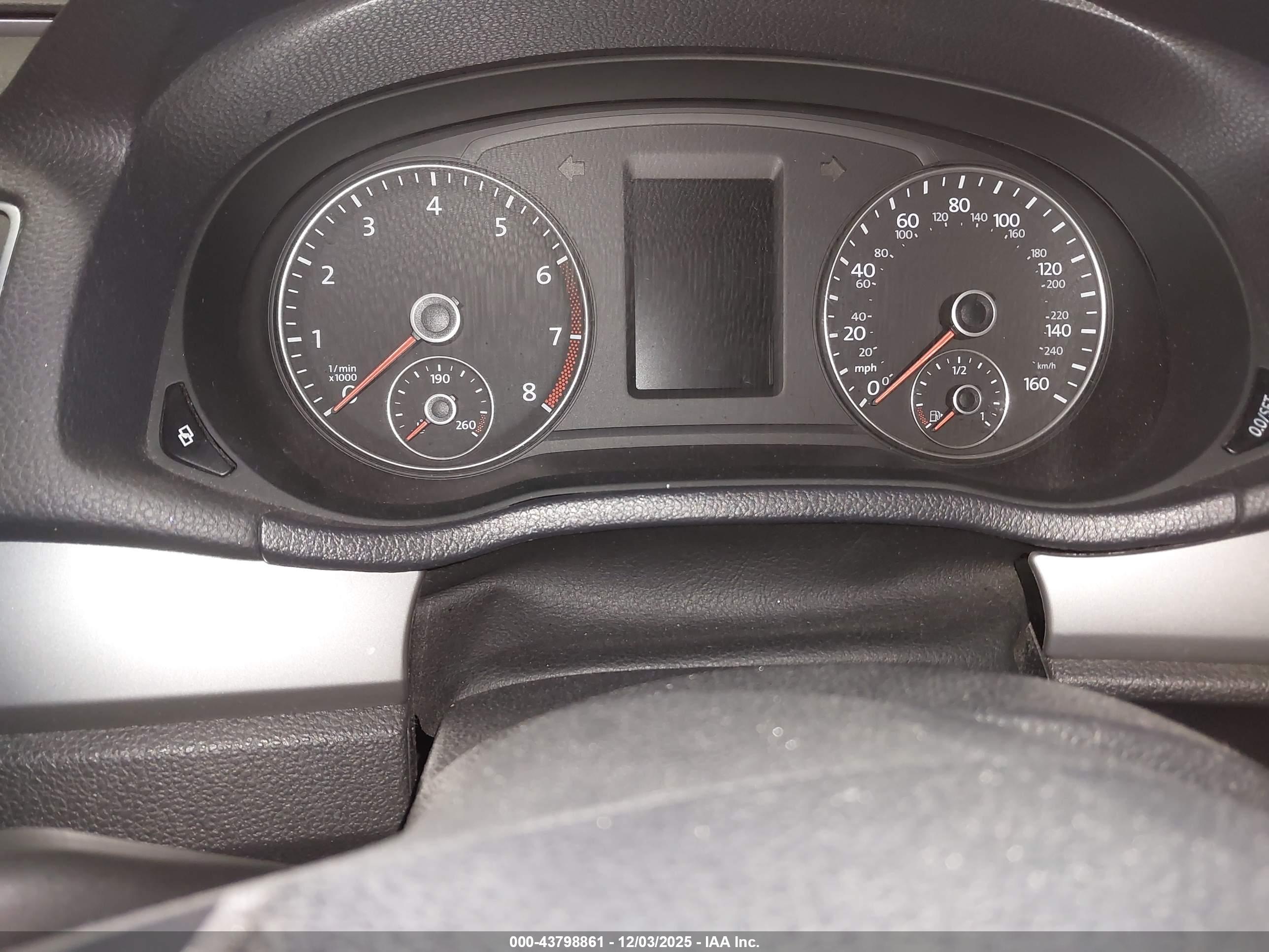 VOLKSWAGEN PASSAT image 7