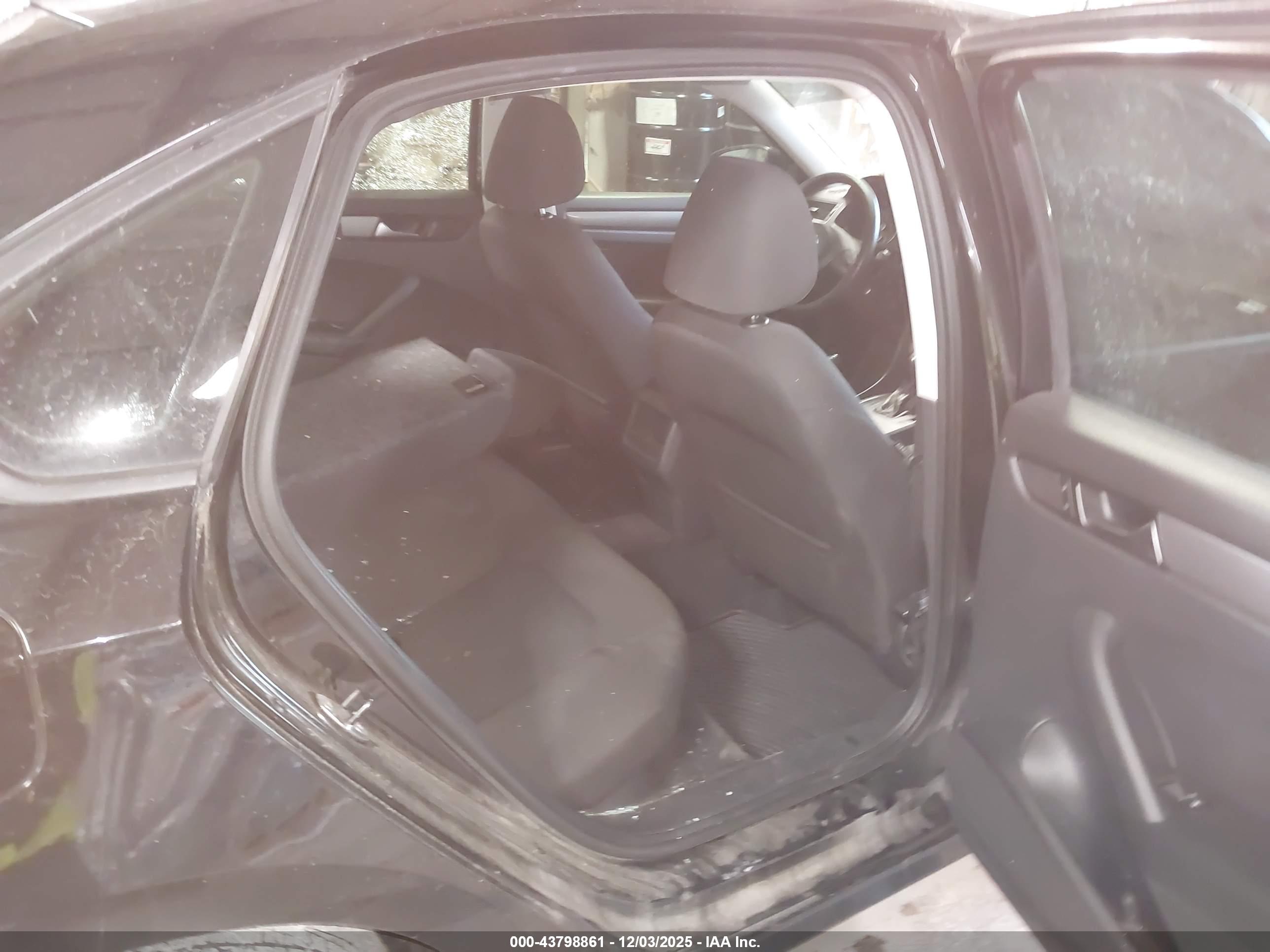 VOLKSWAGEN PASSAT image 8