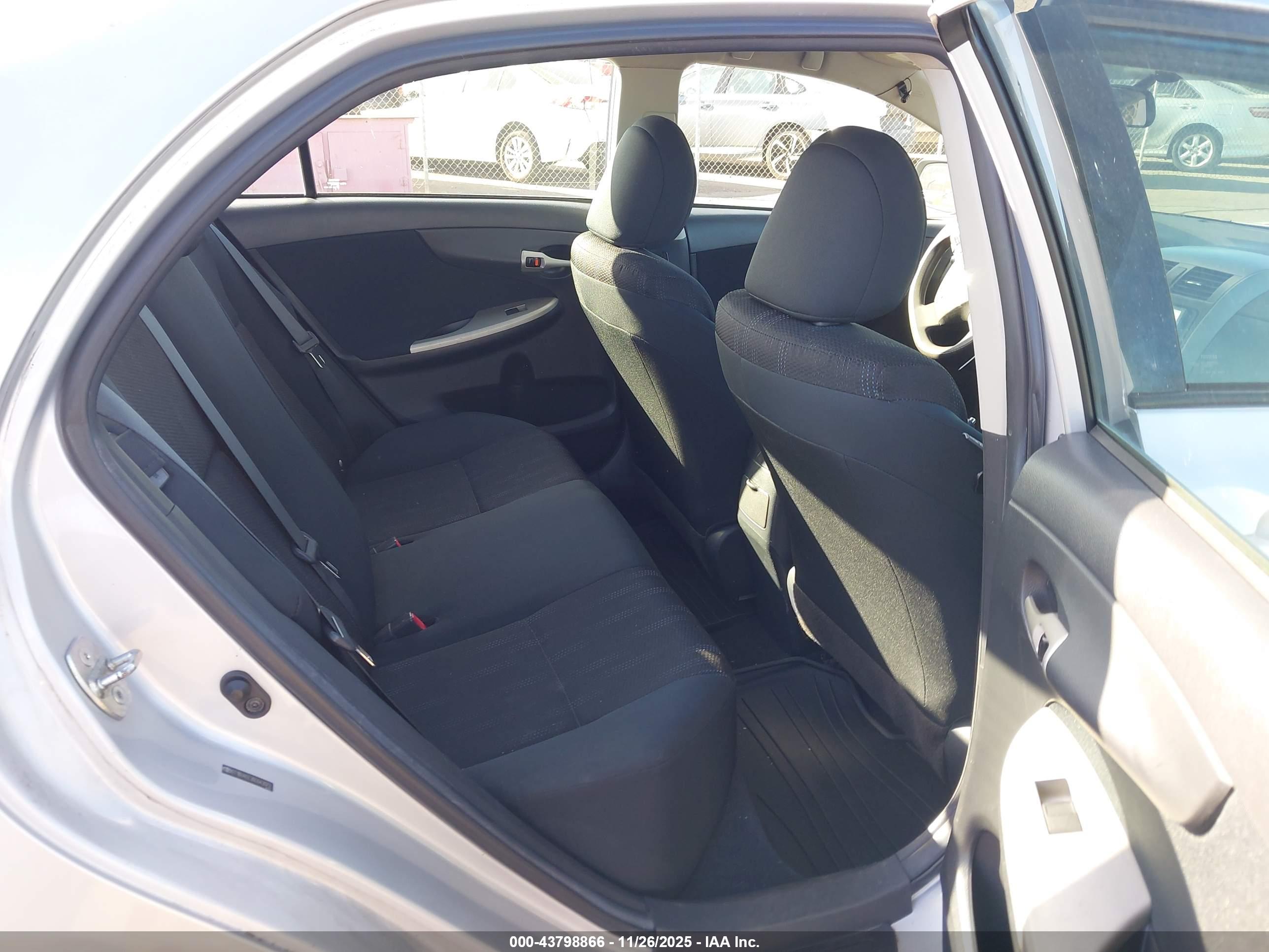 TOYOTA COROLLA image 8