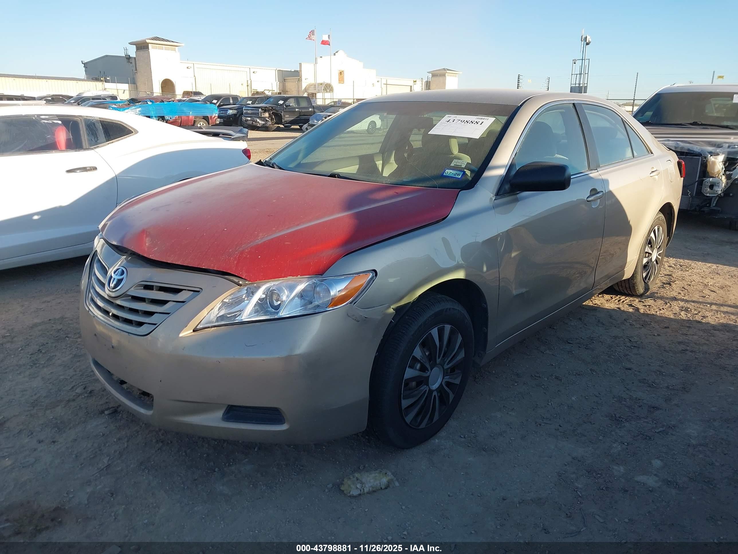 TOYOTA CAMRY image 2