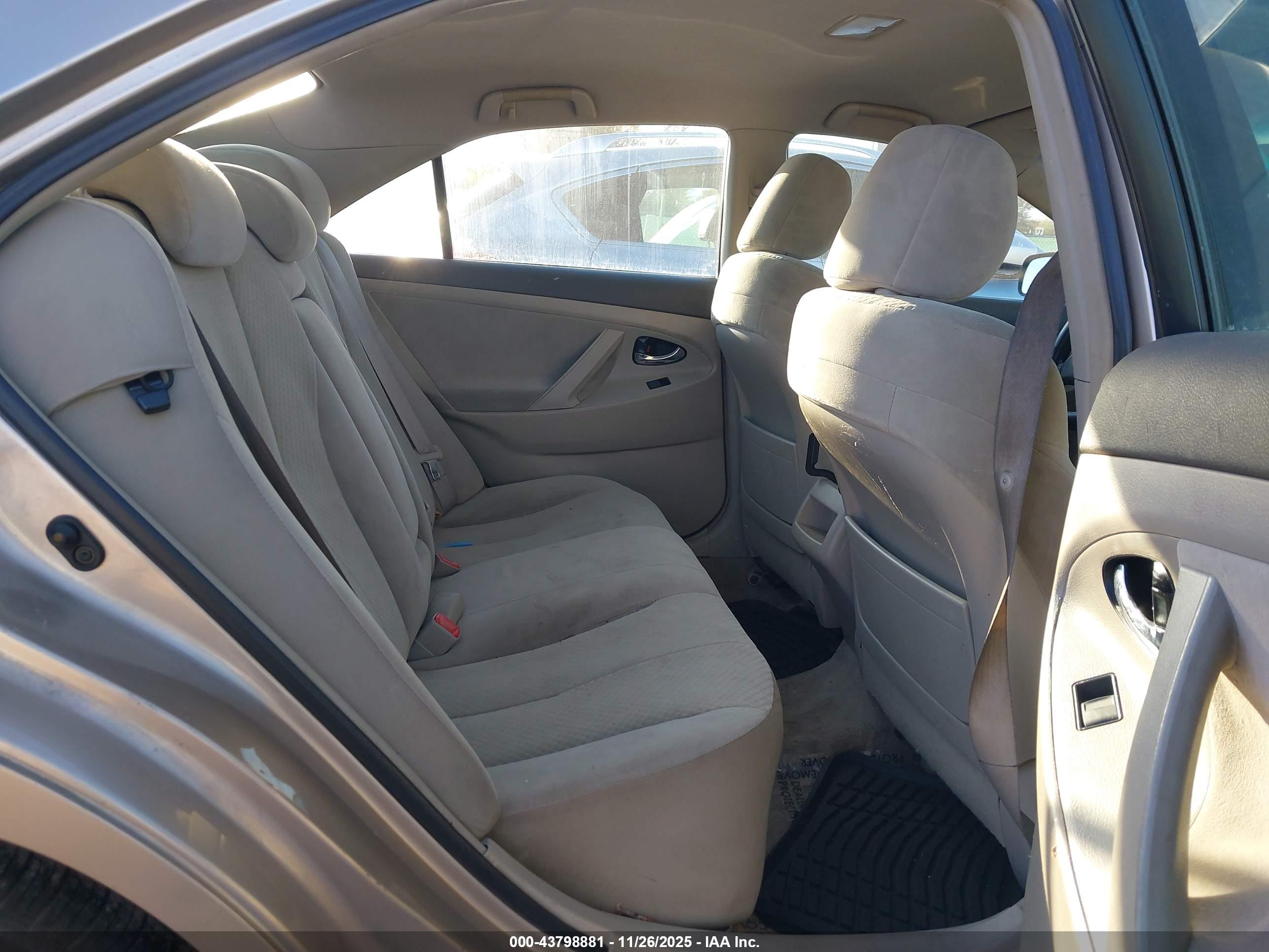 TOYOTA CAMRY image 8