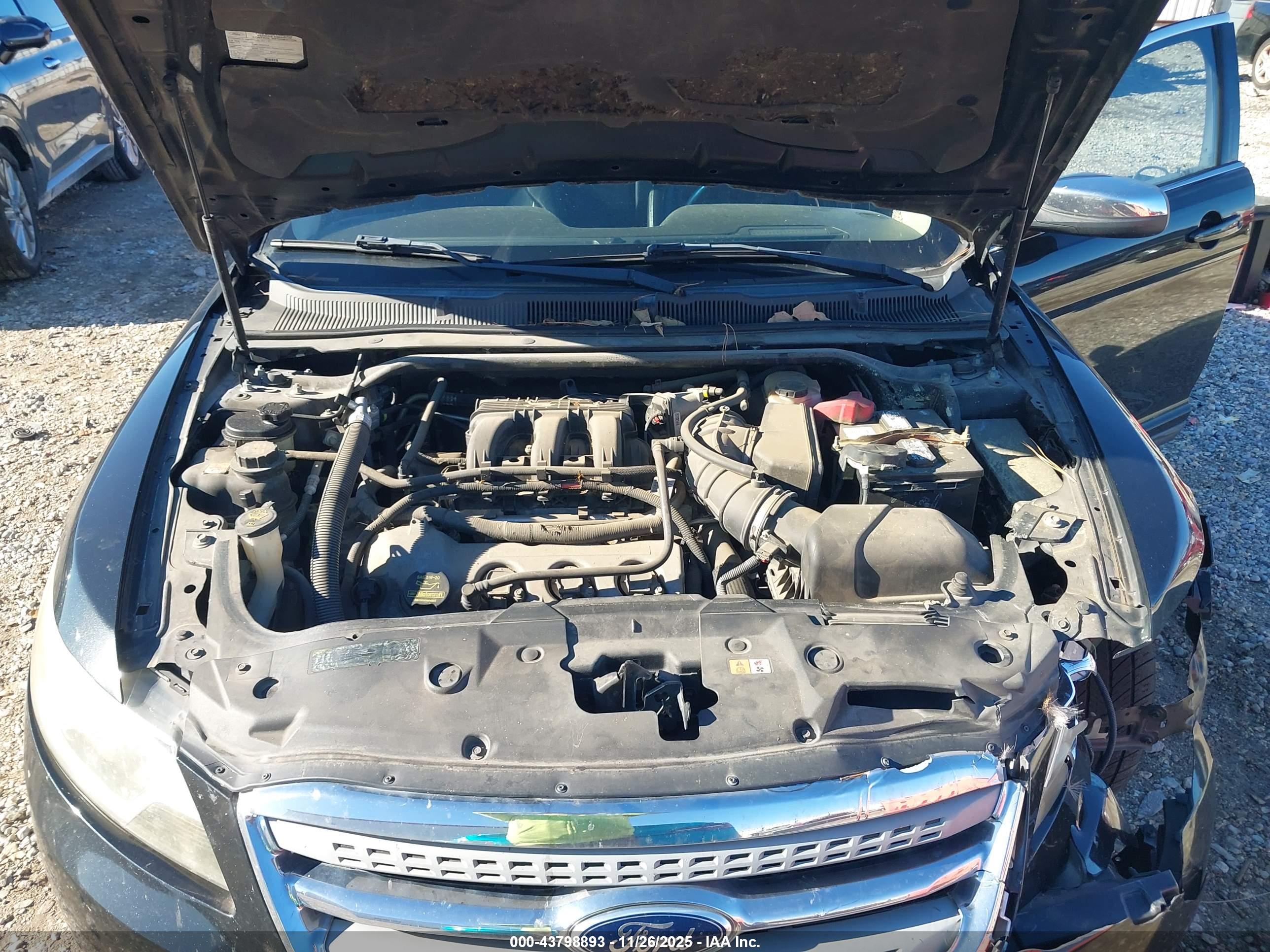 FORD TAURUS image 10