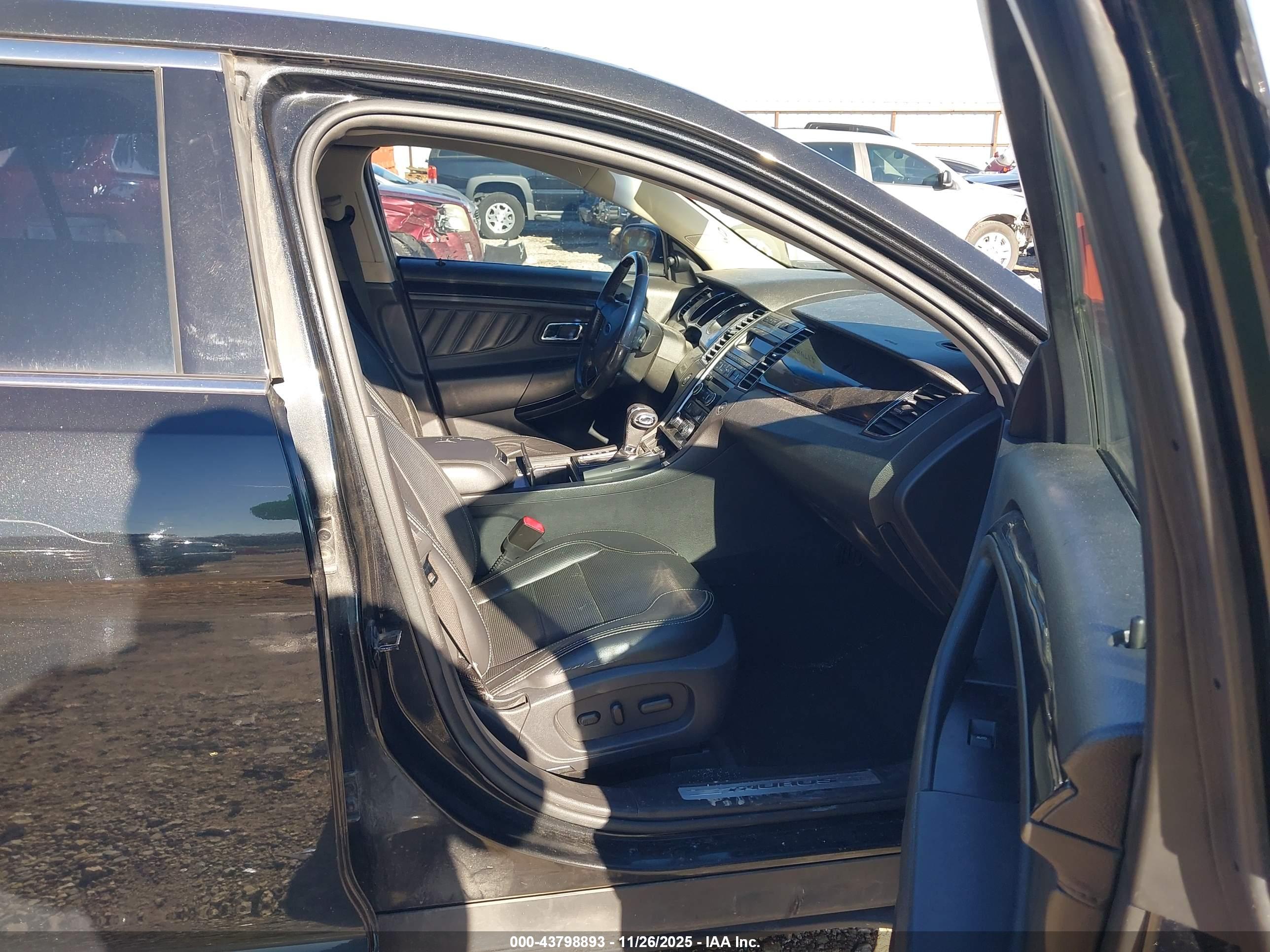 FORD TAURUS image 5