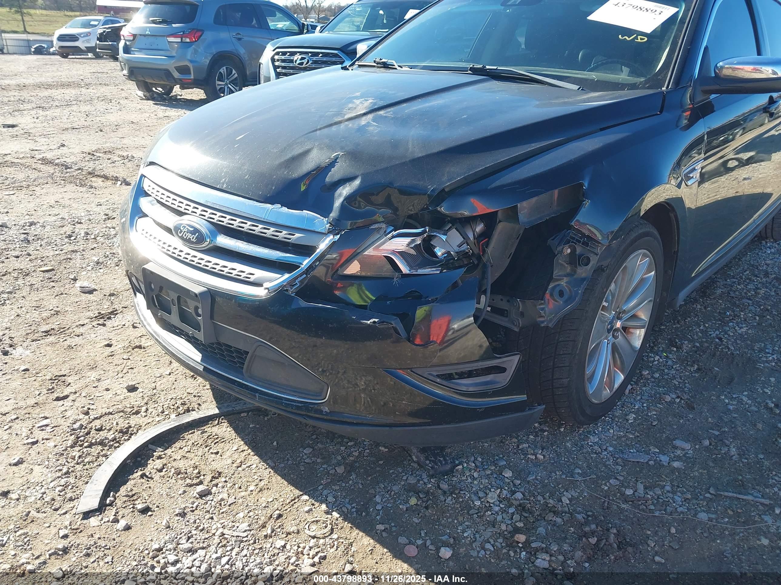 FORD TAURUS image 6