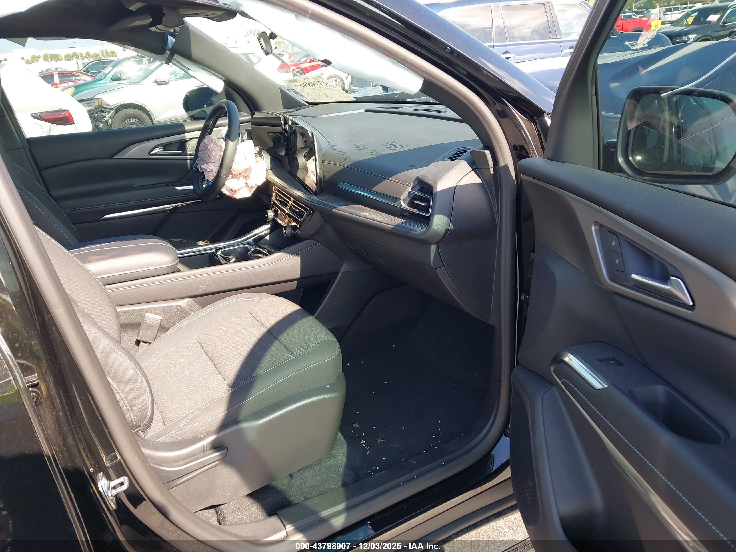 CHEVROLET TRAVERSE image 5