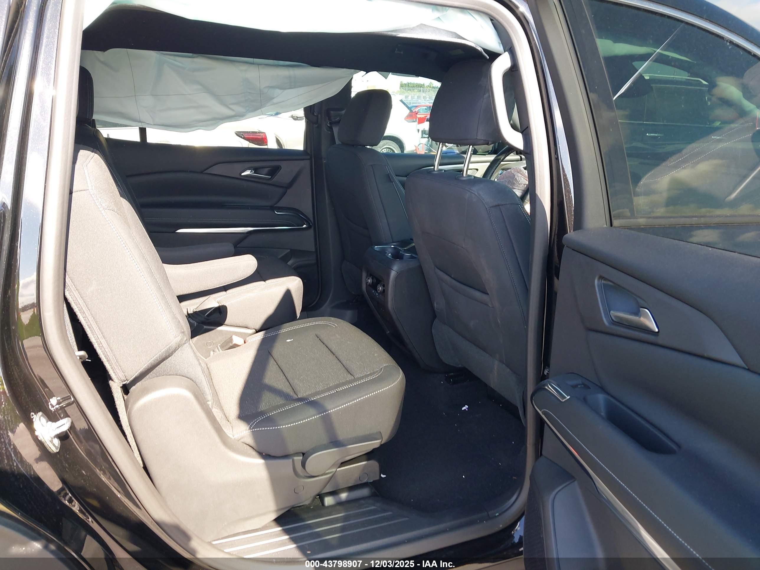 CHEVROLET TRAVERSE image 8