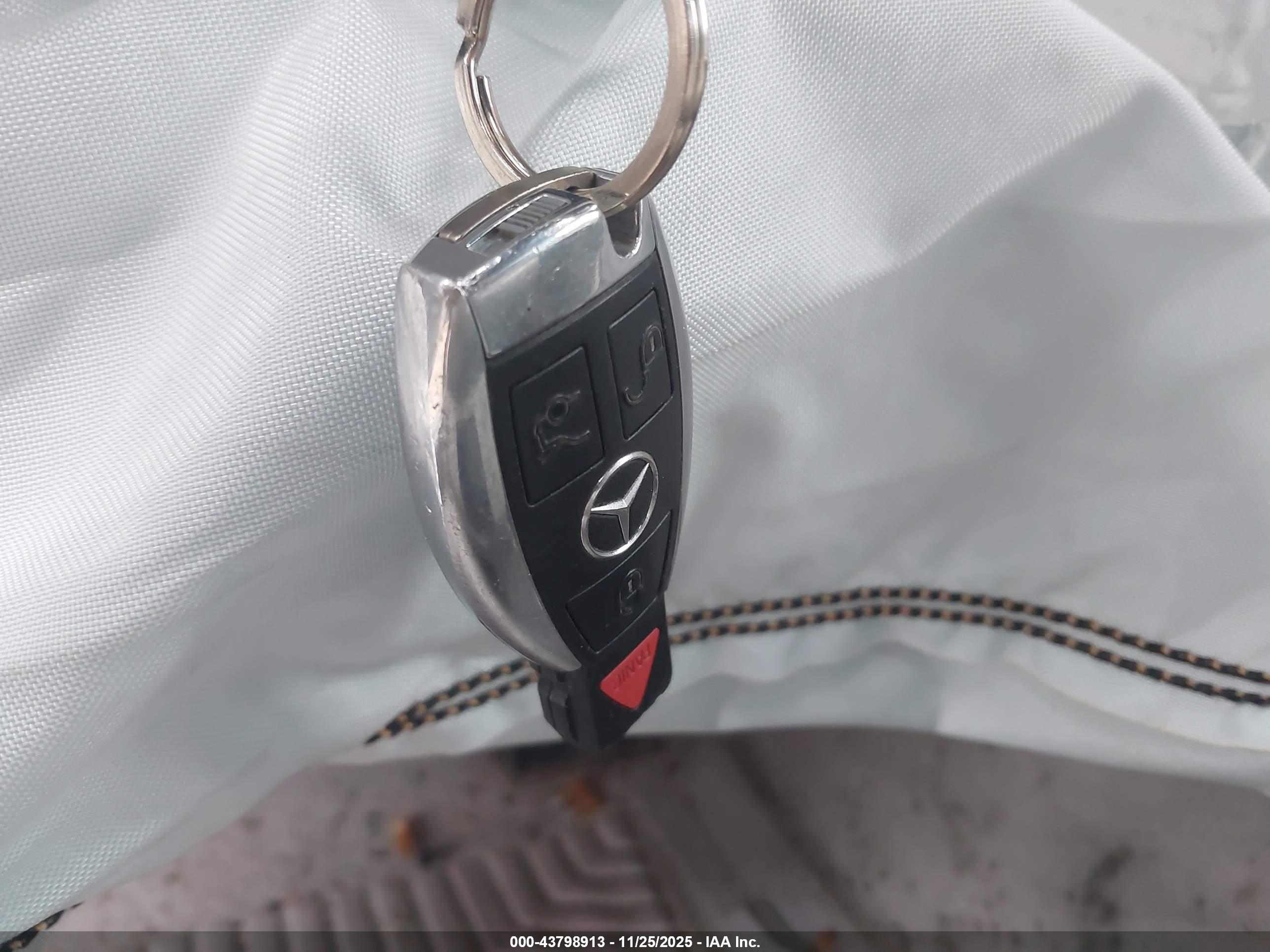 MERCEDES-BENZ E image 11