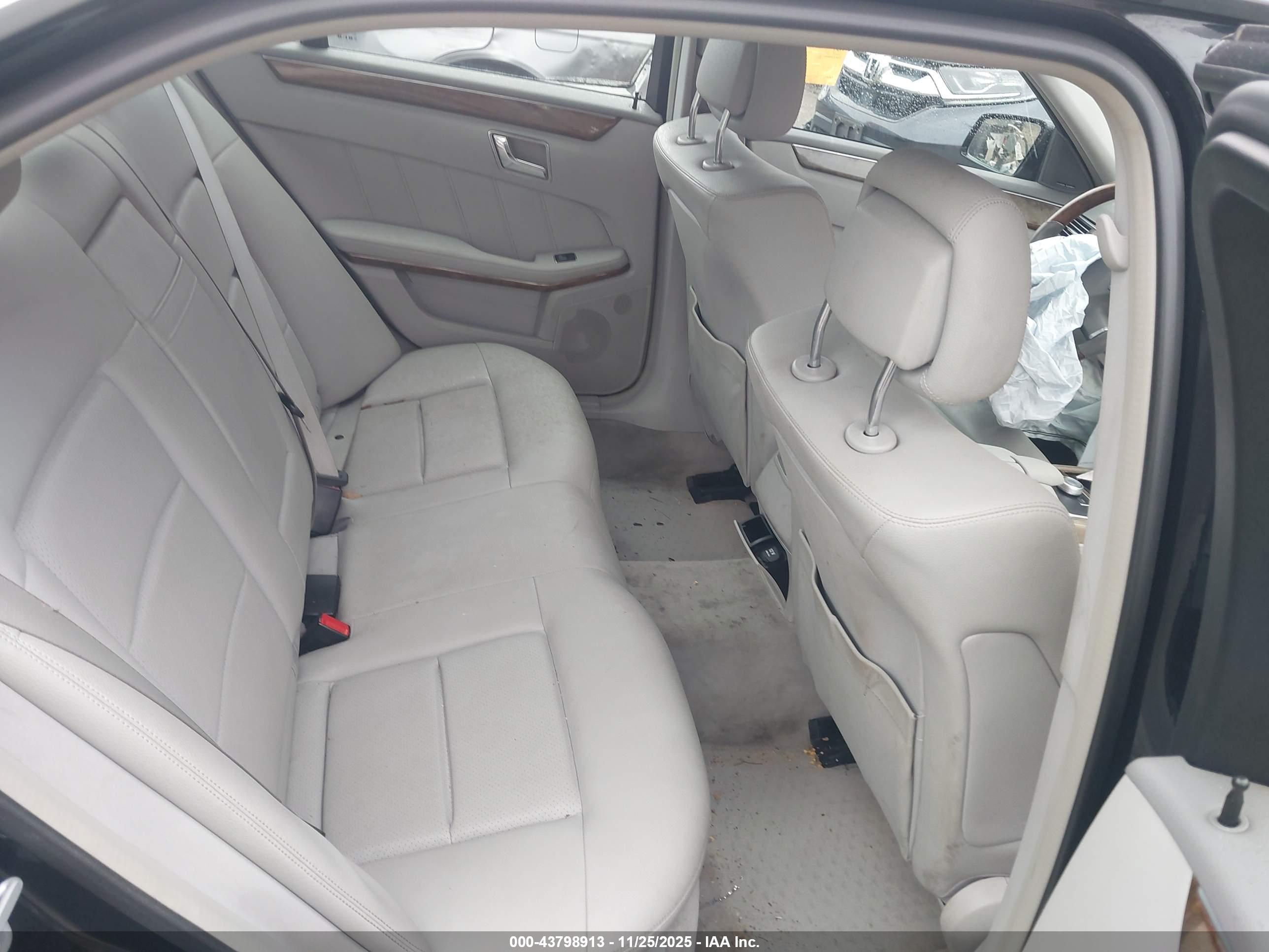 MERCEDES-BENZ E image 8