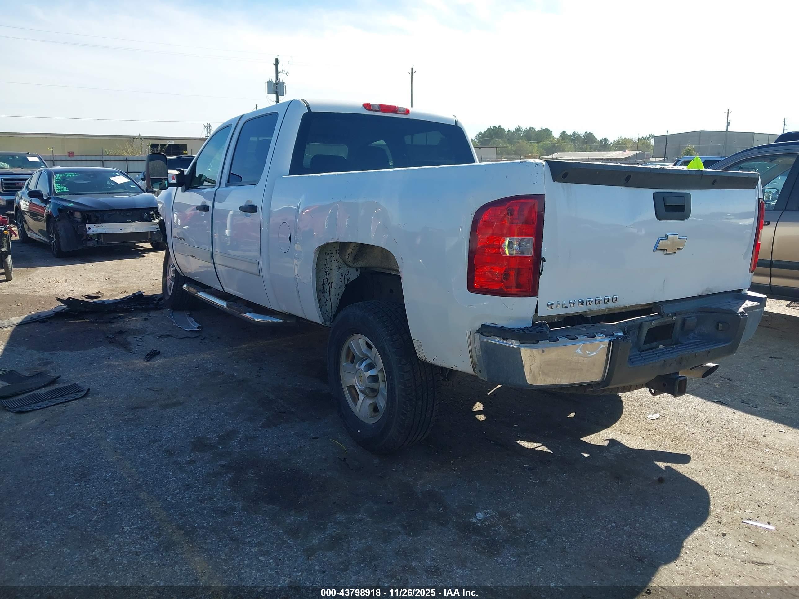 CHEVROLET SILVERADO image 3