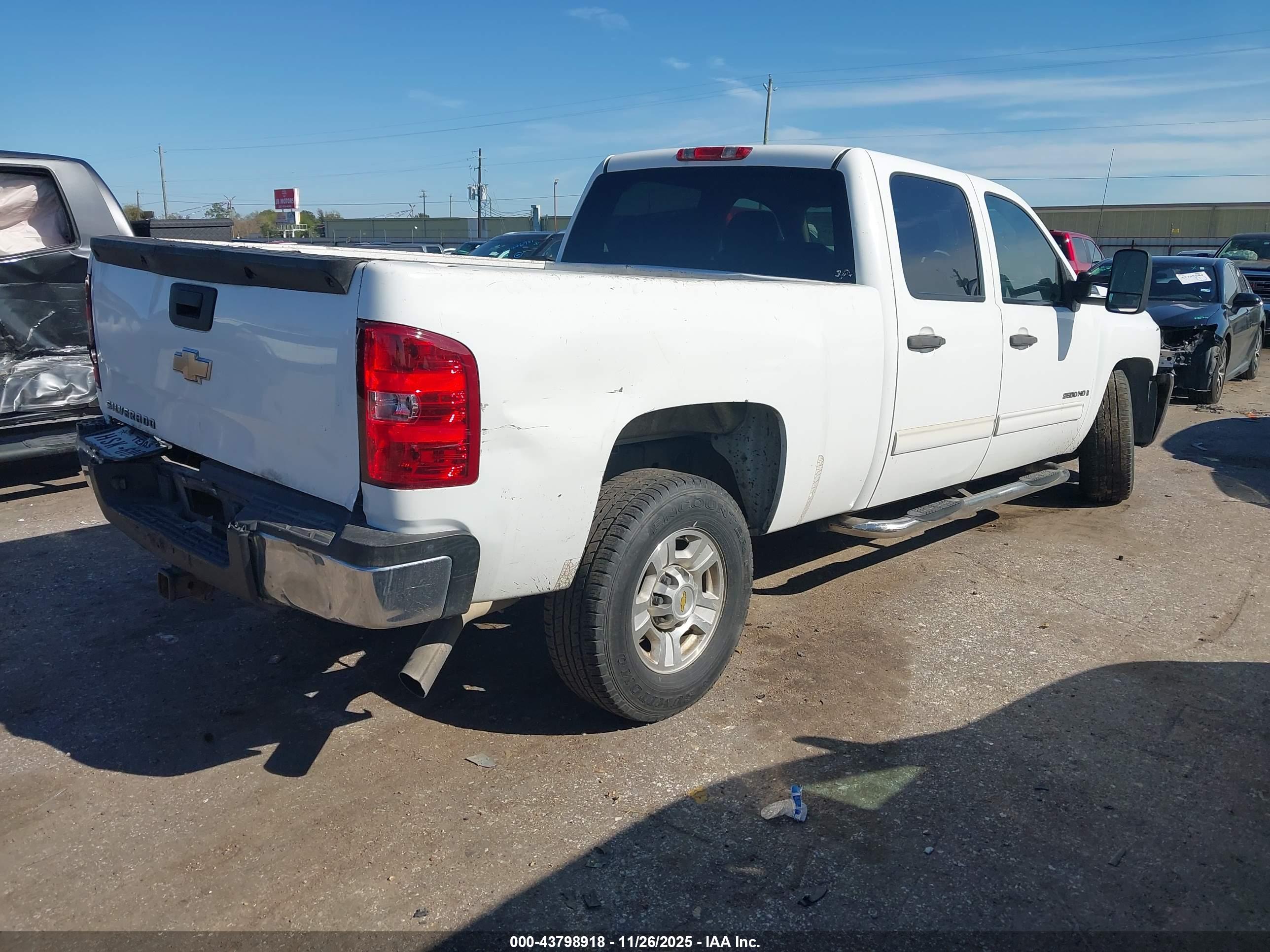 CHEVROLET SILVERADO image 4