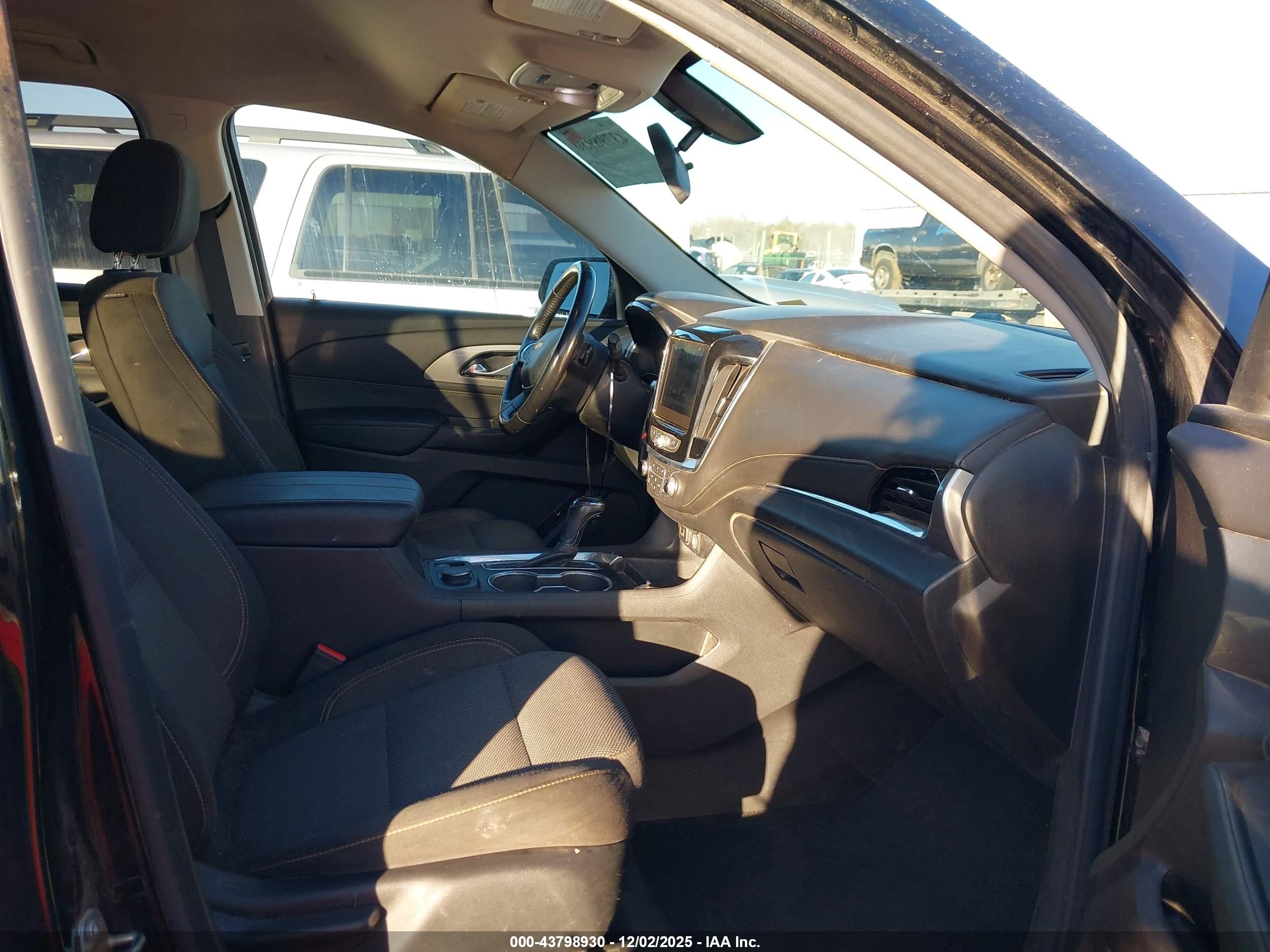 CHEVROLET TRAVERSE image 5