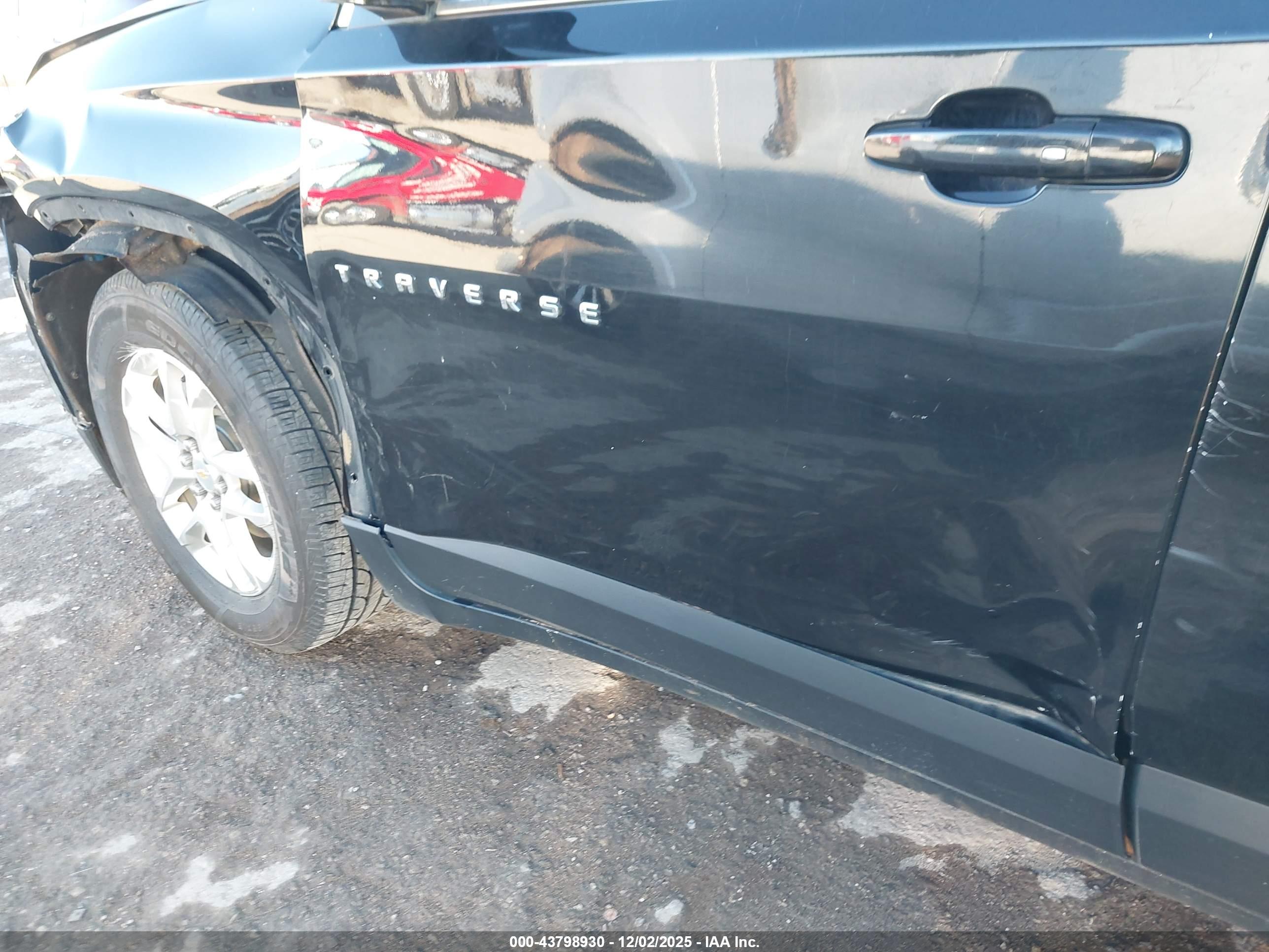 CHEVROLET TRAVERSE image 6