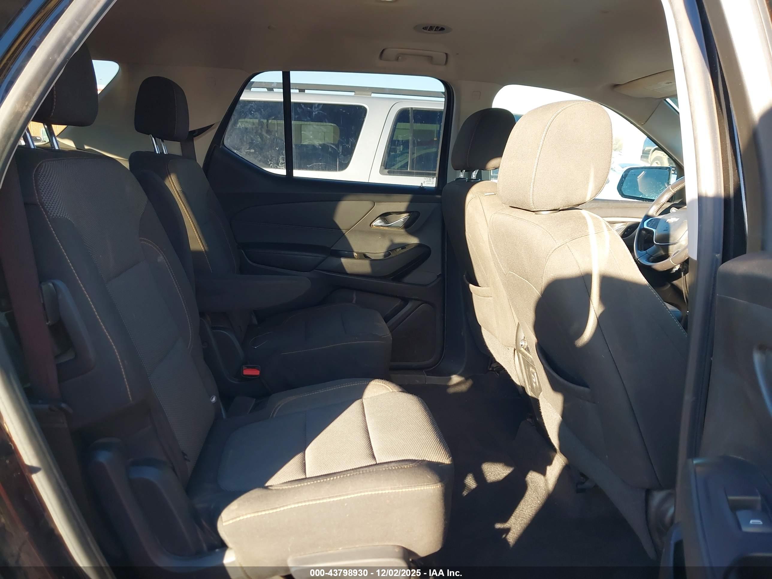CHEVROLET TRAVERSE image 8