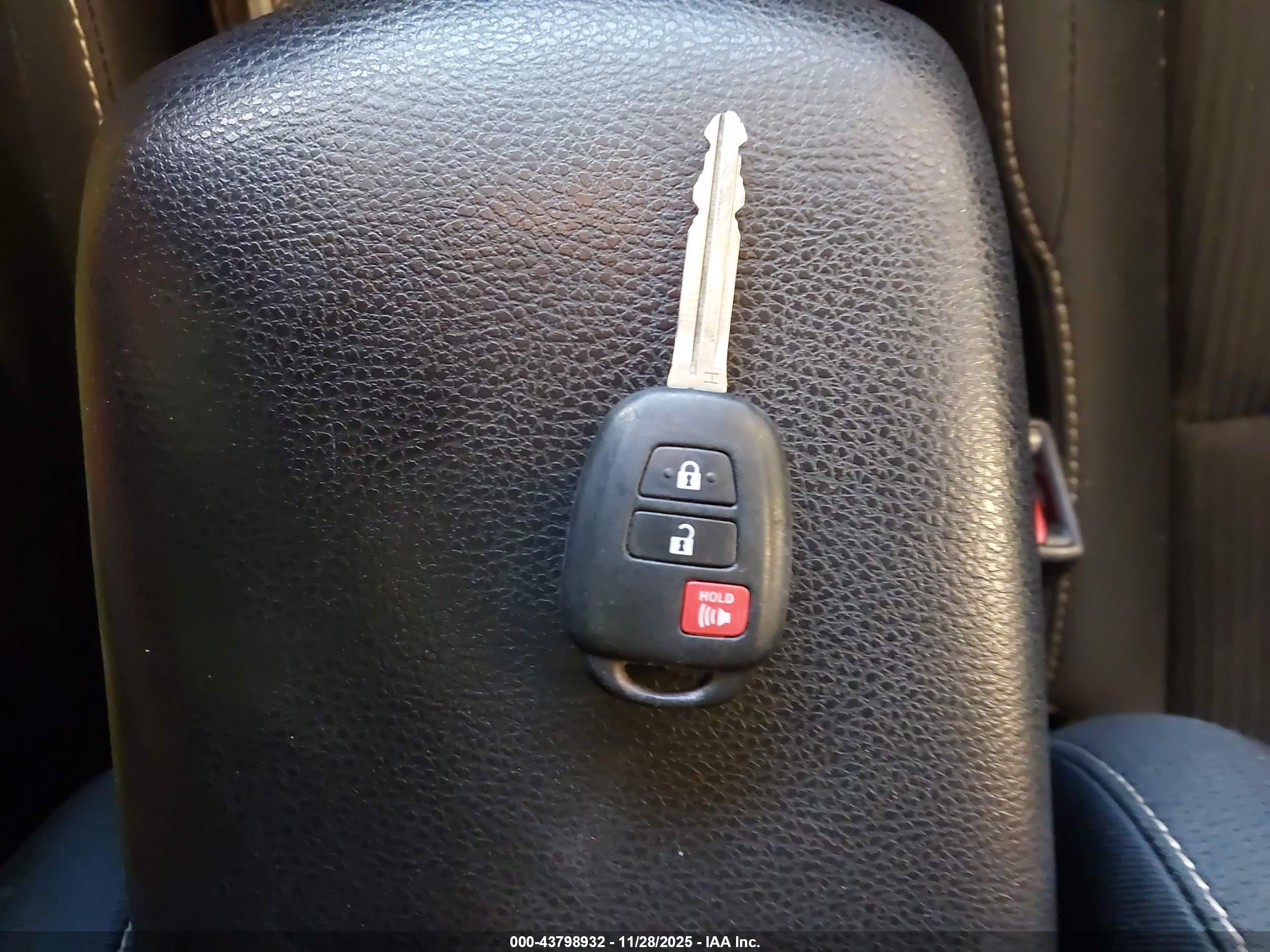 TOYOTA RAV4 image 11