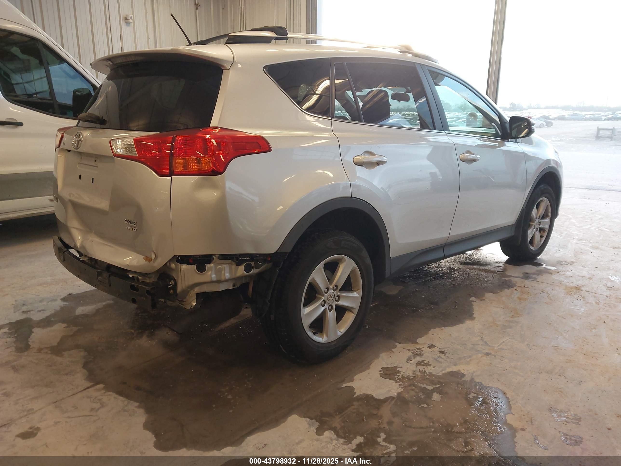 TOYOTA RAV4 image 4