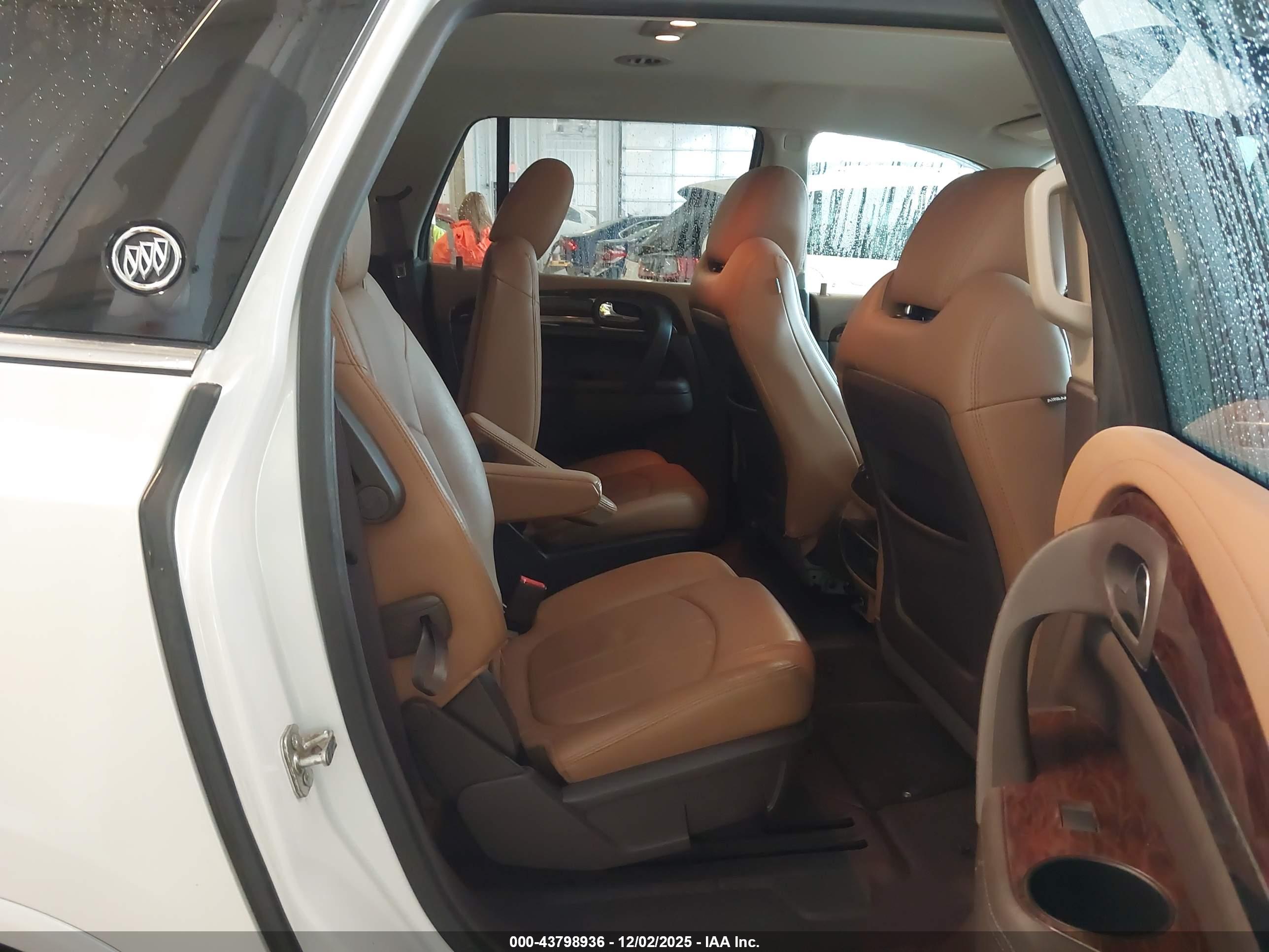 BUICK ENCLAVE image 8