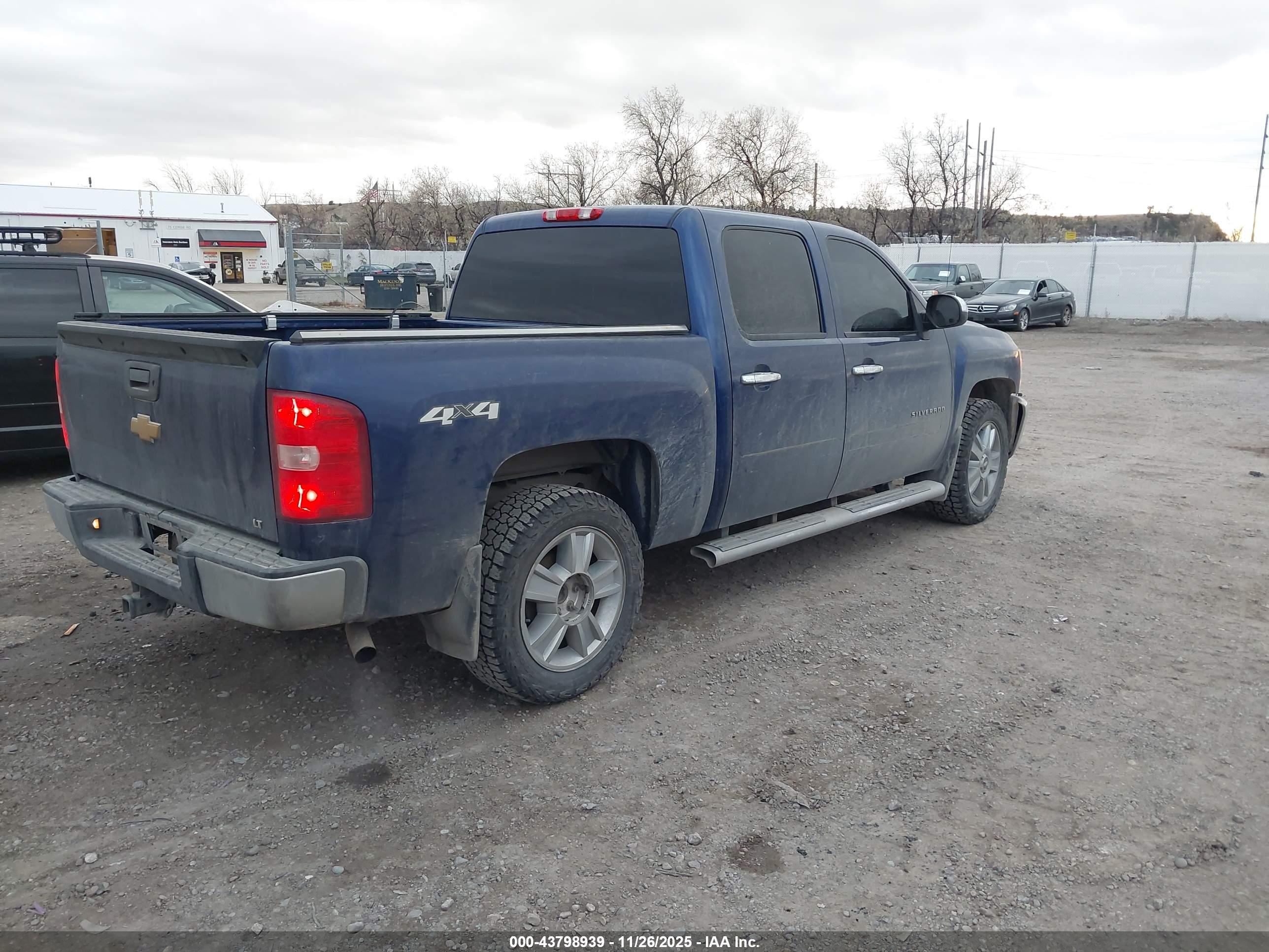CHEVROLET SILVERADO image 4