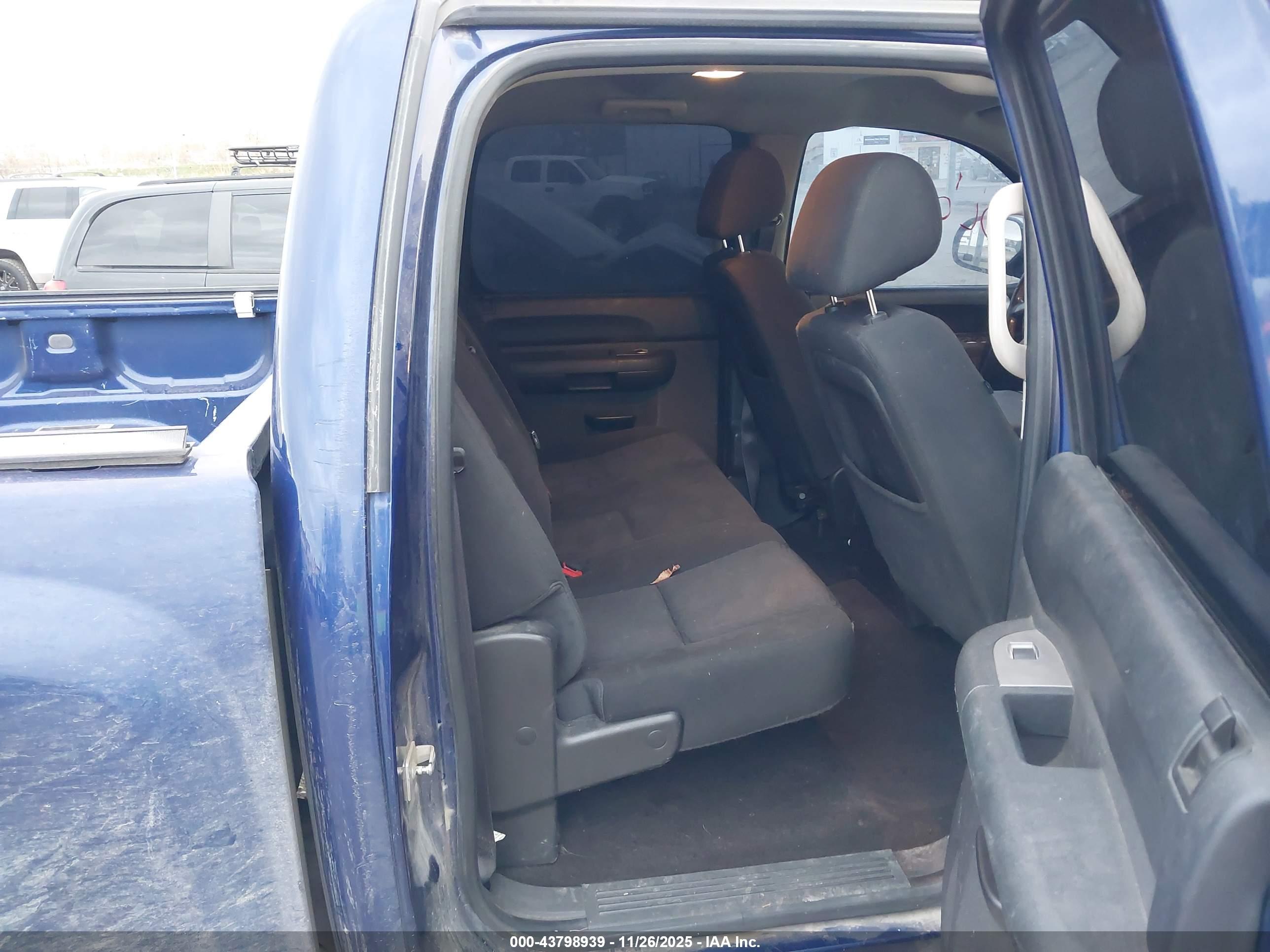 CHEVROLET SILVERADO image 8